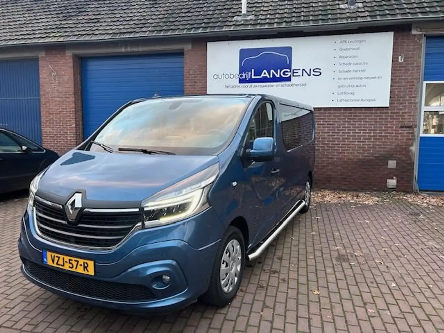 Renault Trafic 2.0 dCi 145 T29 L2H1 DC Business, Full Led, Camera Blauw - 1