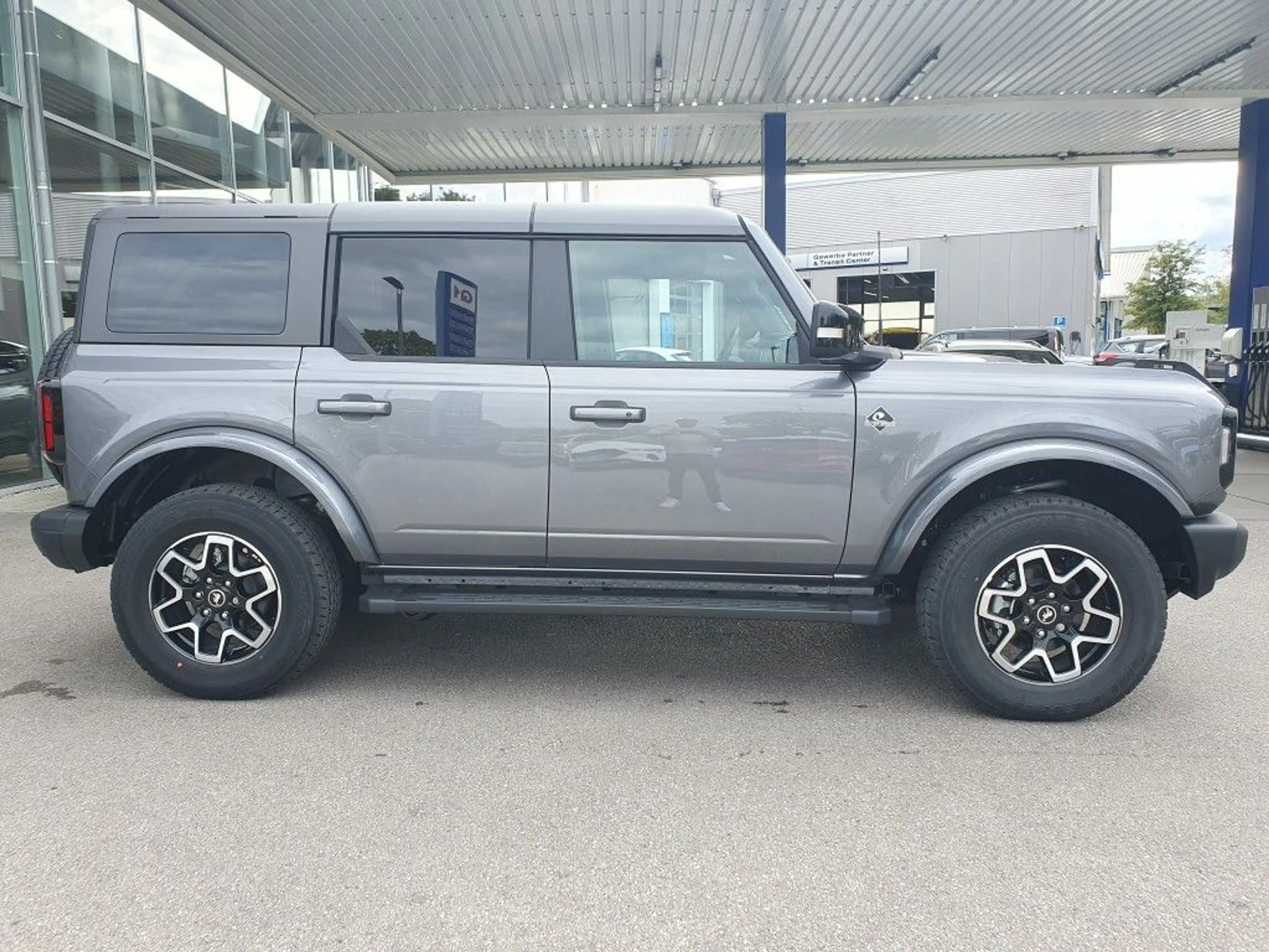 Ford Bronco 2.7 EcoBoost V6 Outer Banks — photo 4