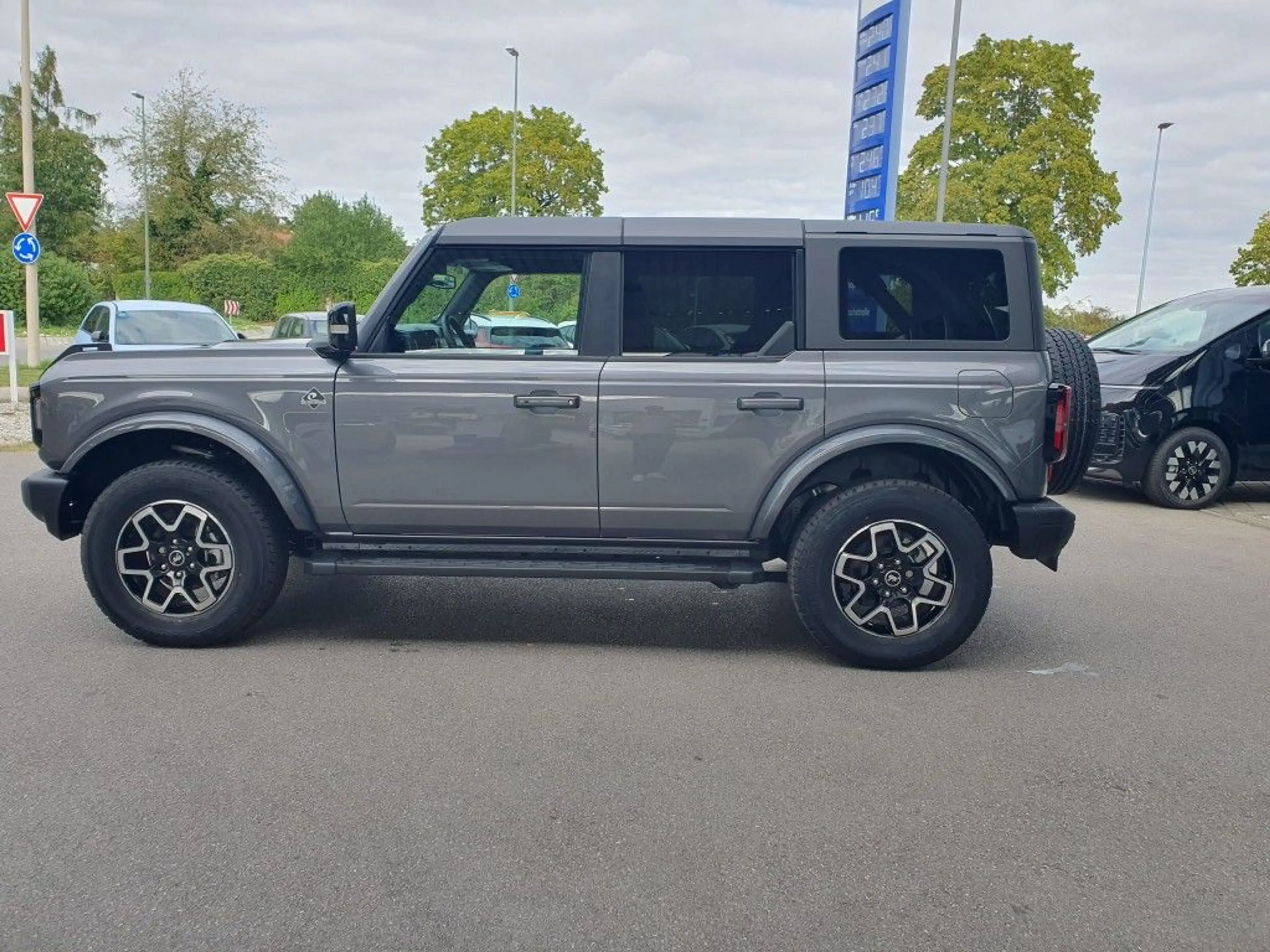 Ford Bronco 2.7 EcoBoost V6 Outer Banks — photo 9