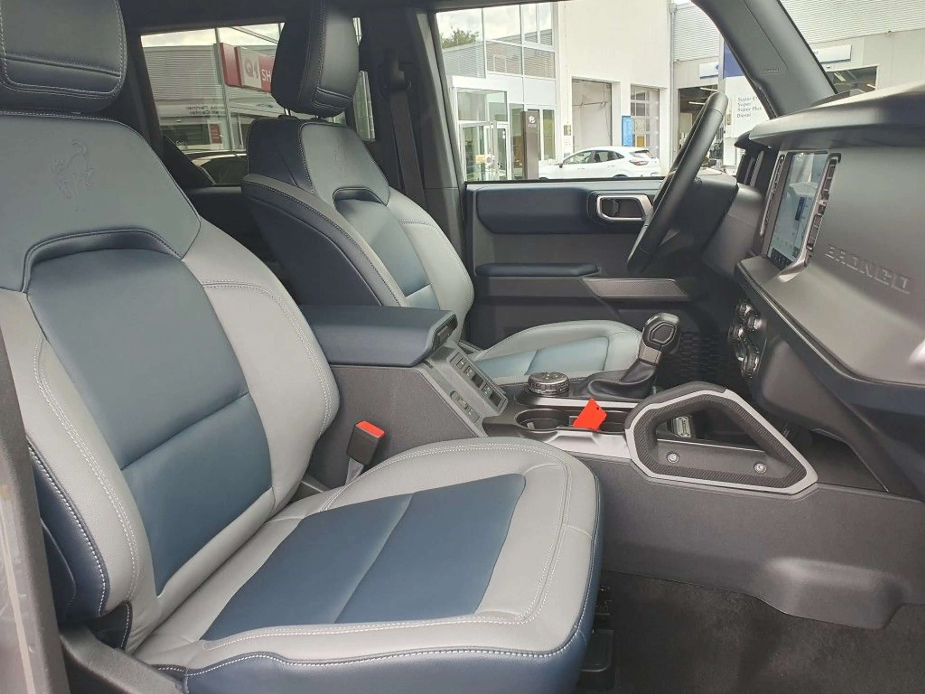 Ford Bronco 2.7 EcoBoost V6 Outer Banks — photo 12