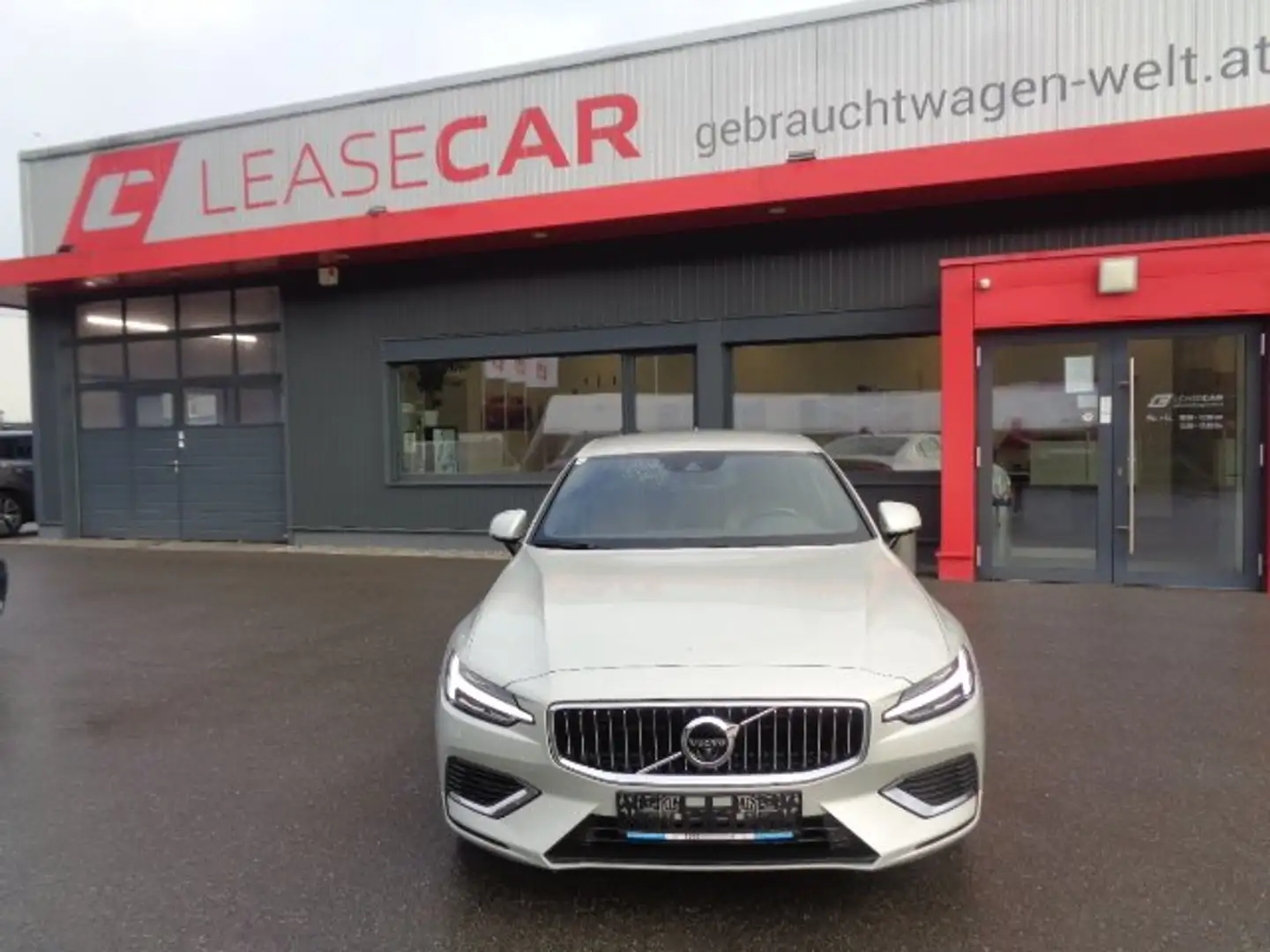 Volvo S60 Inscription Recharge Plug-In Hybrid AWD Beżowy - 1