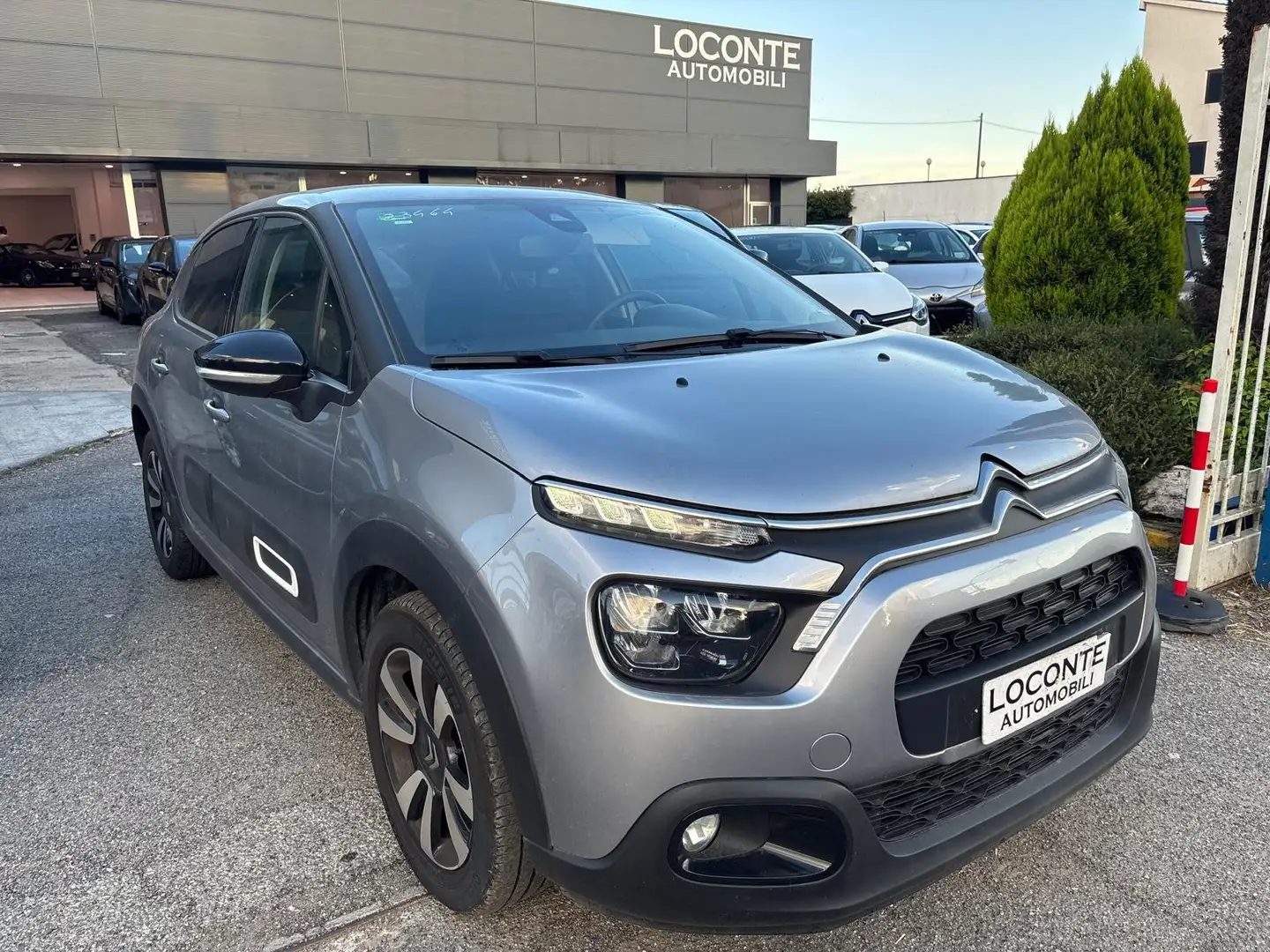 Citroen C3 C3 1.2 puretech Shine s Silber - 1