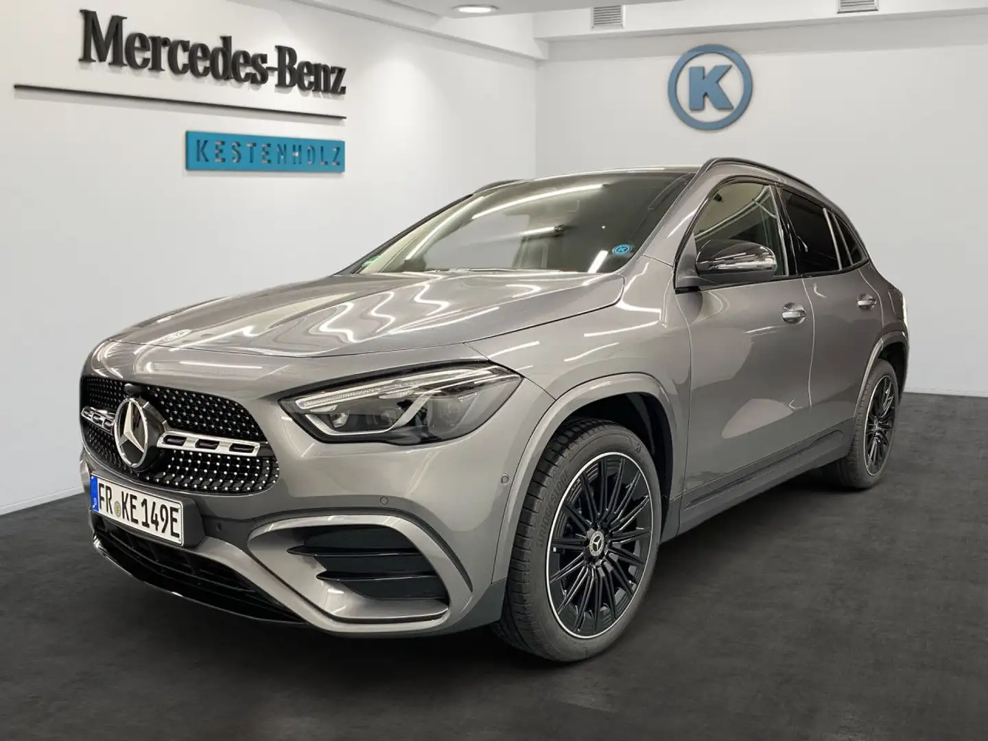Mercedes-Benz GLA 250 e AMG+AHK+HANDS-FREE+DISTR+PARK+MULTI Grau - 2