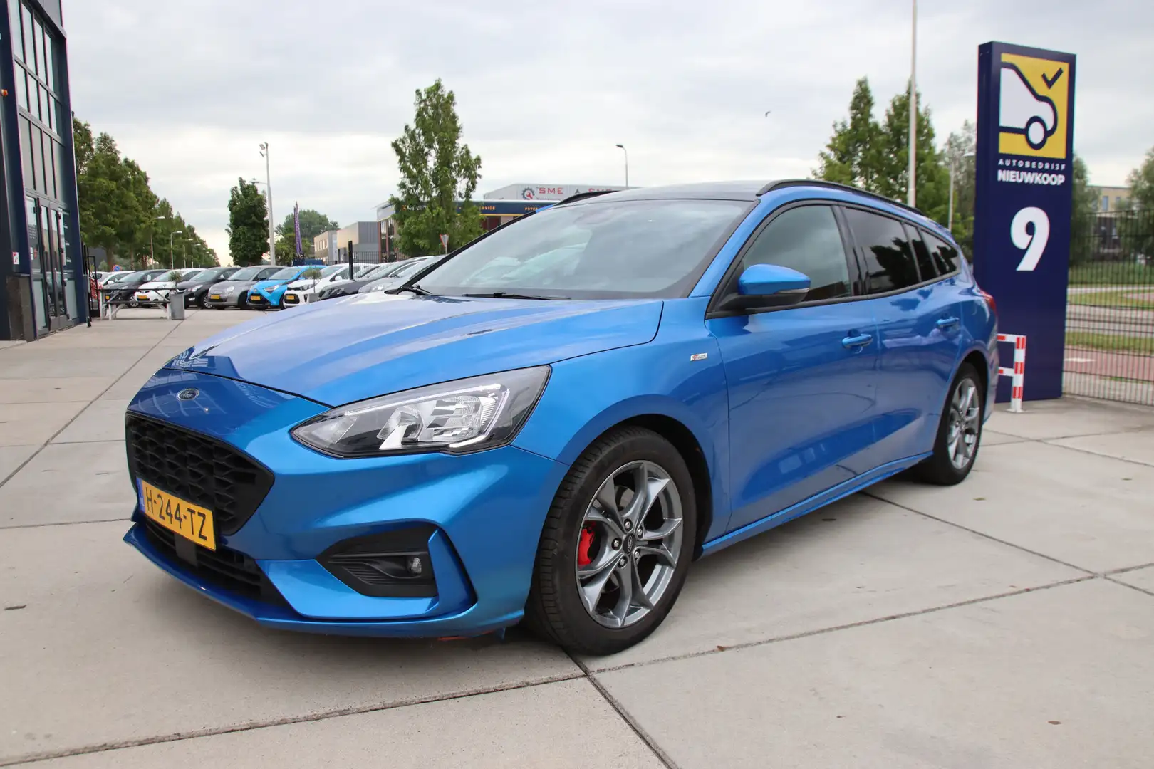 Ford Focus Wagon 1.5 EcoBoost ST Line Business automaat Panor Blauw - 1