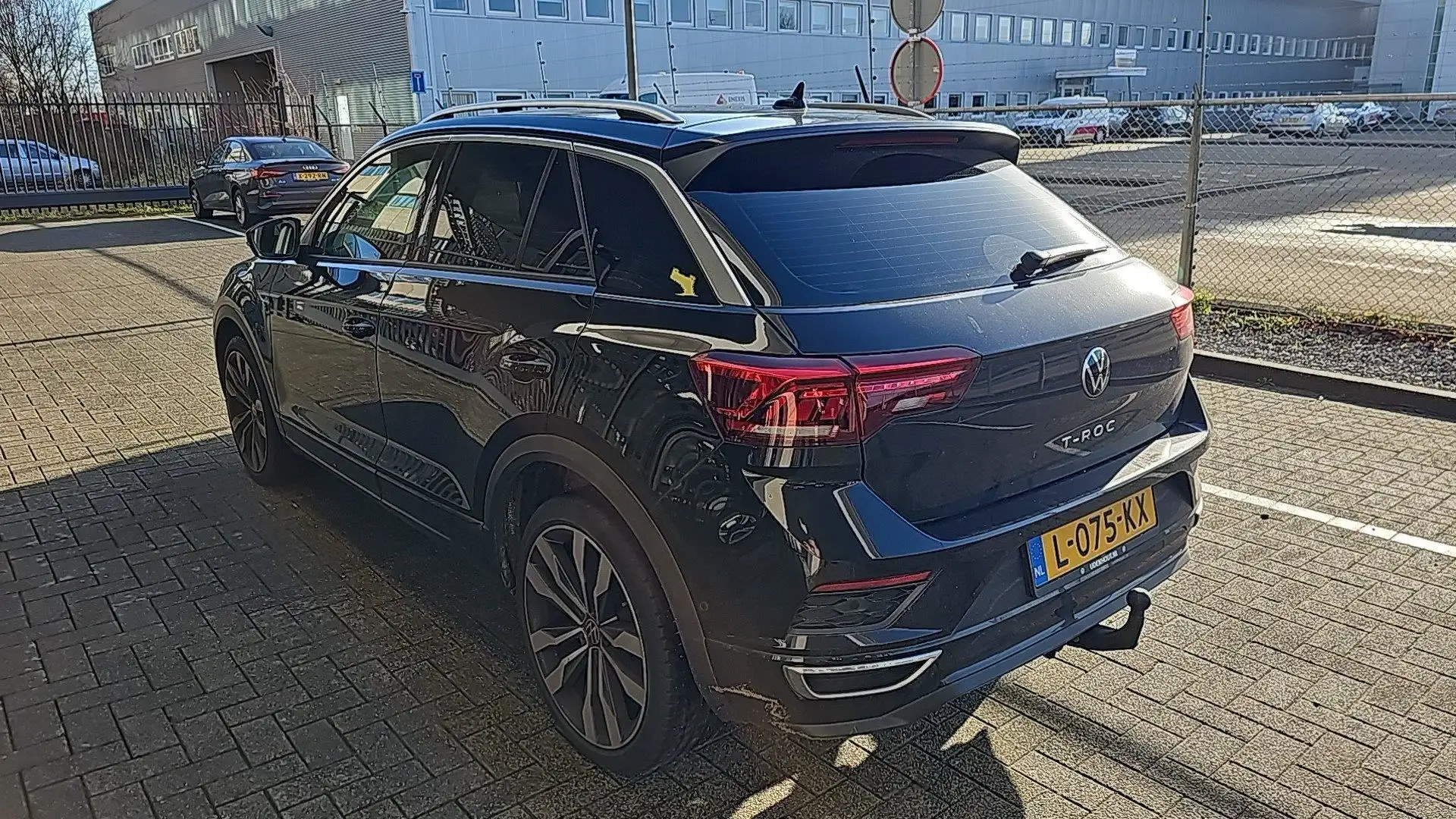 Volkswagen T-Roc 1.5 TSI Automaat Sport | Trekhaak | Elec. klep | 1 Zwart - 2