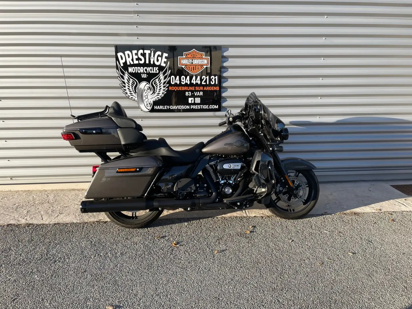 Harley-Davidson Electra Glide Gris - 1