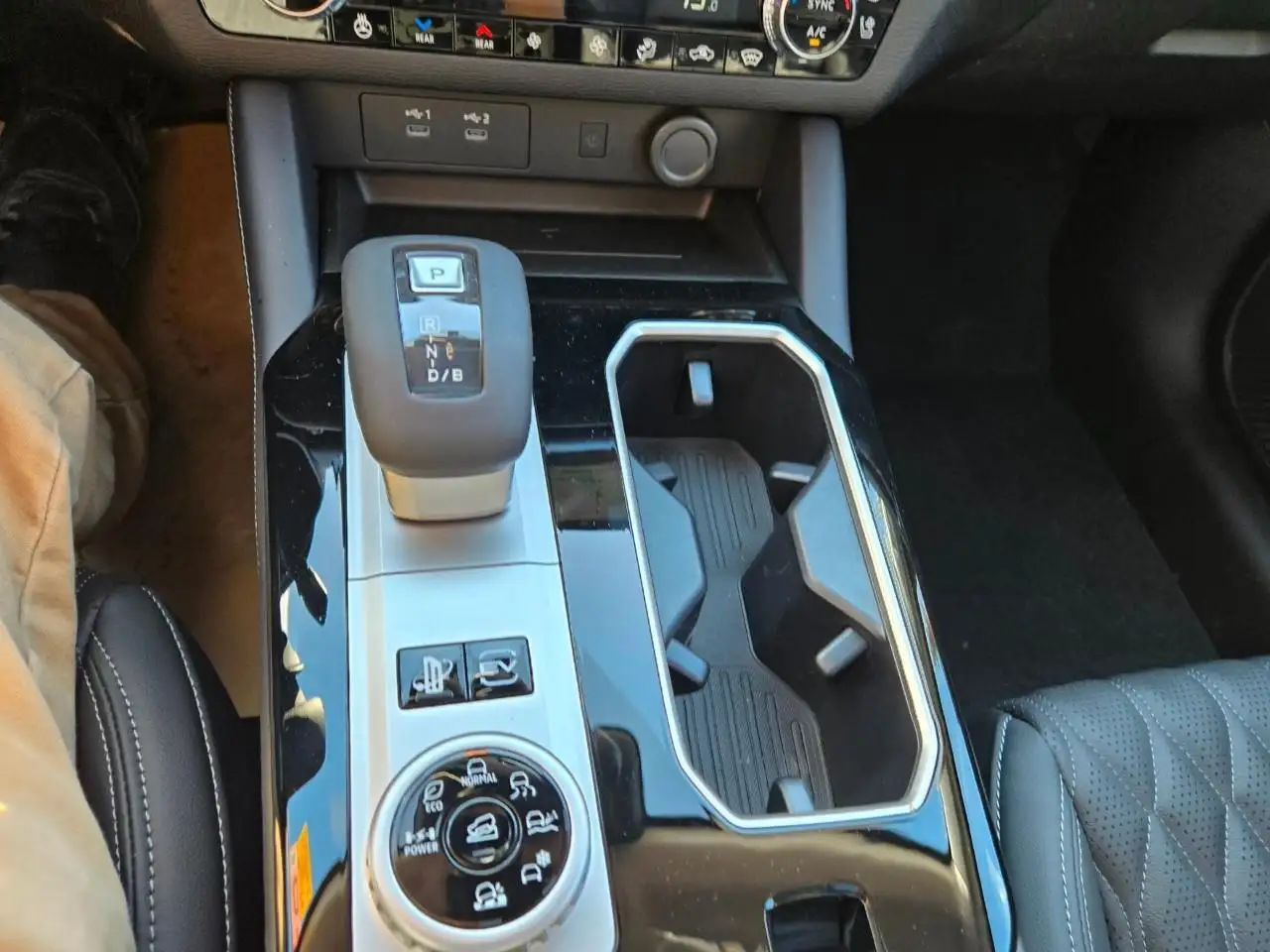 Mitsubishi Outlander снимка Mitsubishi Outlander