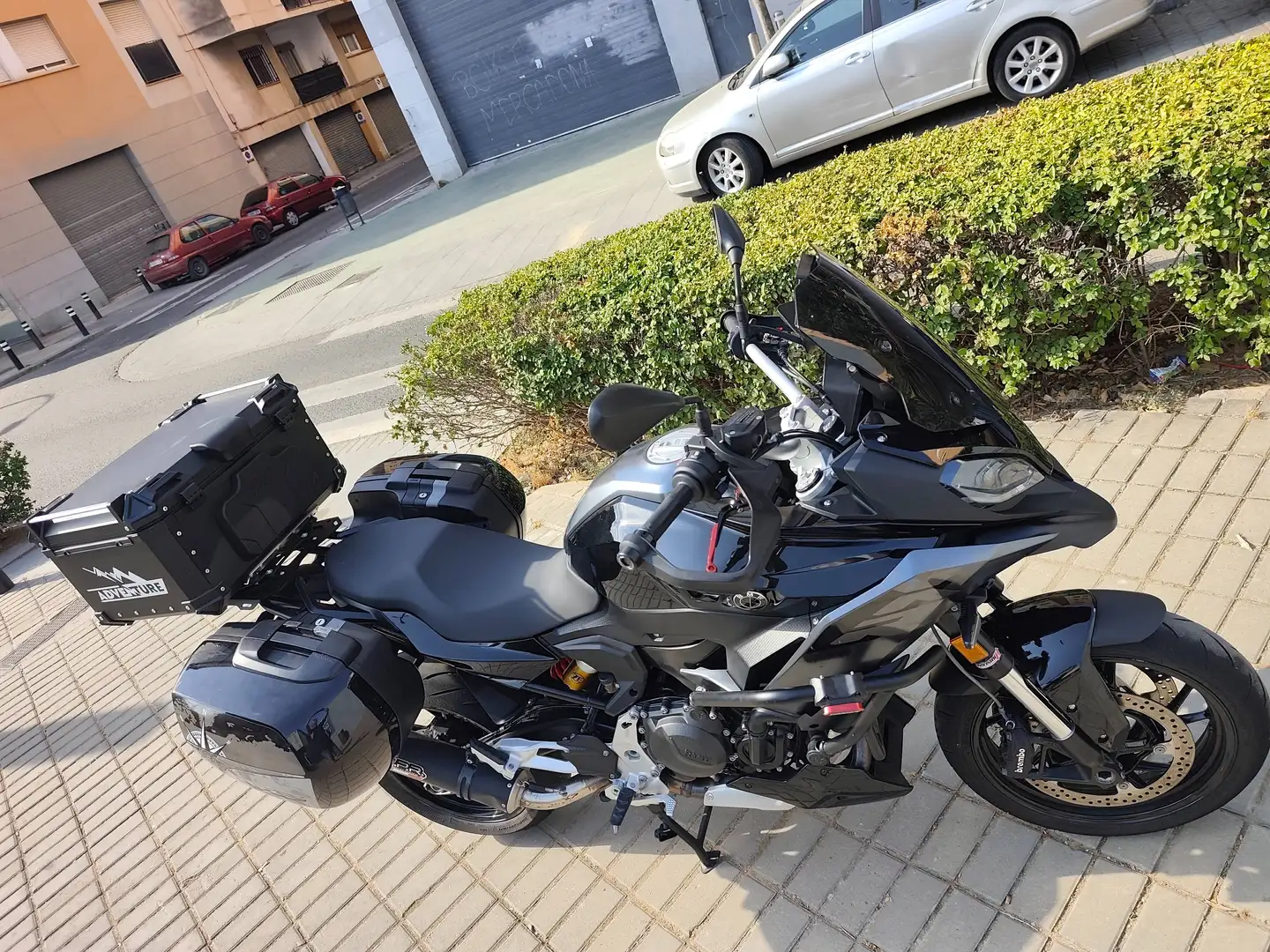 BMW F 900 XR Triple Black Negro - 2