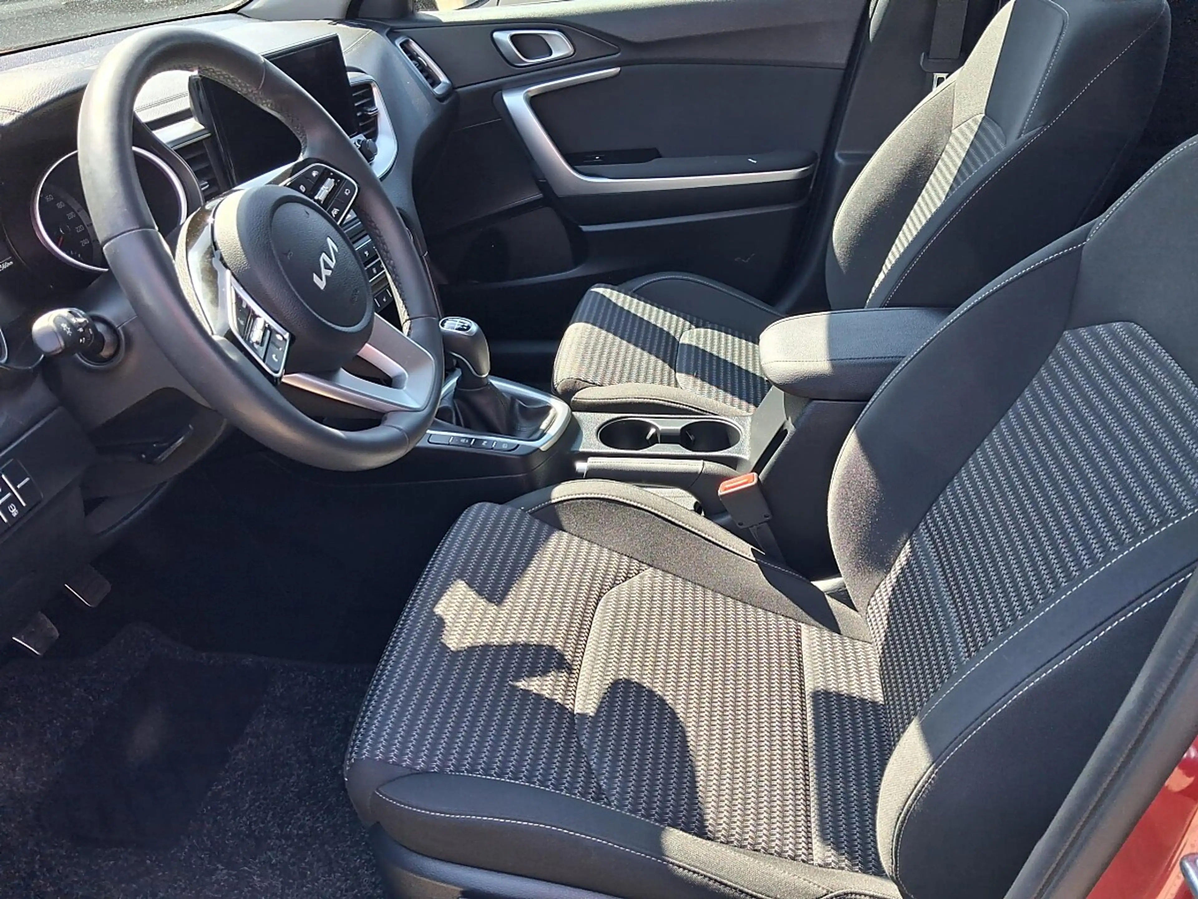 Kia Ceed / cee'd ceed 1,0 T-GDI GPF Silber — photo 4