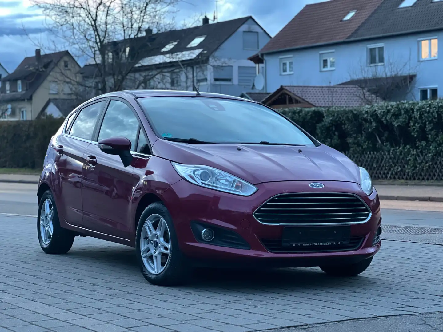 Ford Fiesta Titanium ** 2. Hand ** Tüv Neu ** Rot - 1
