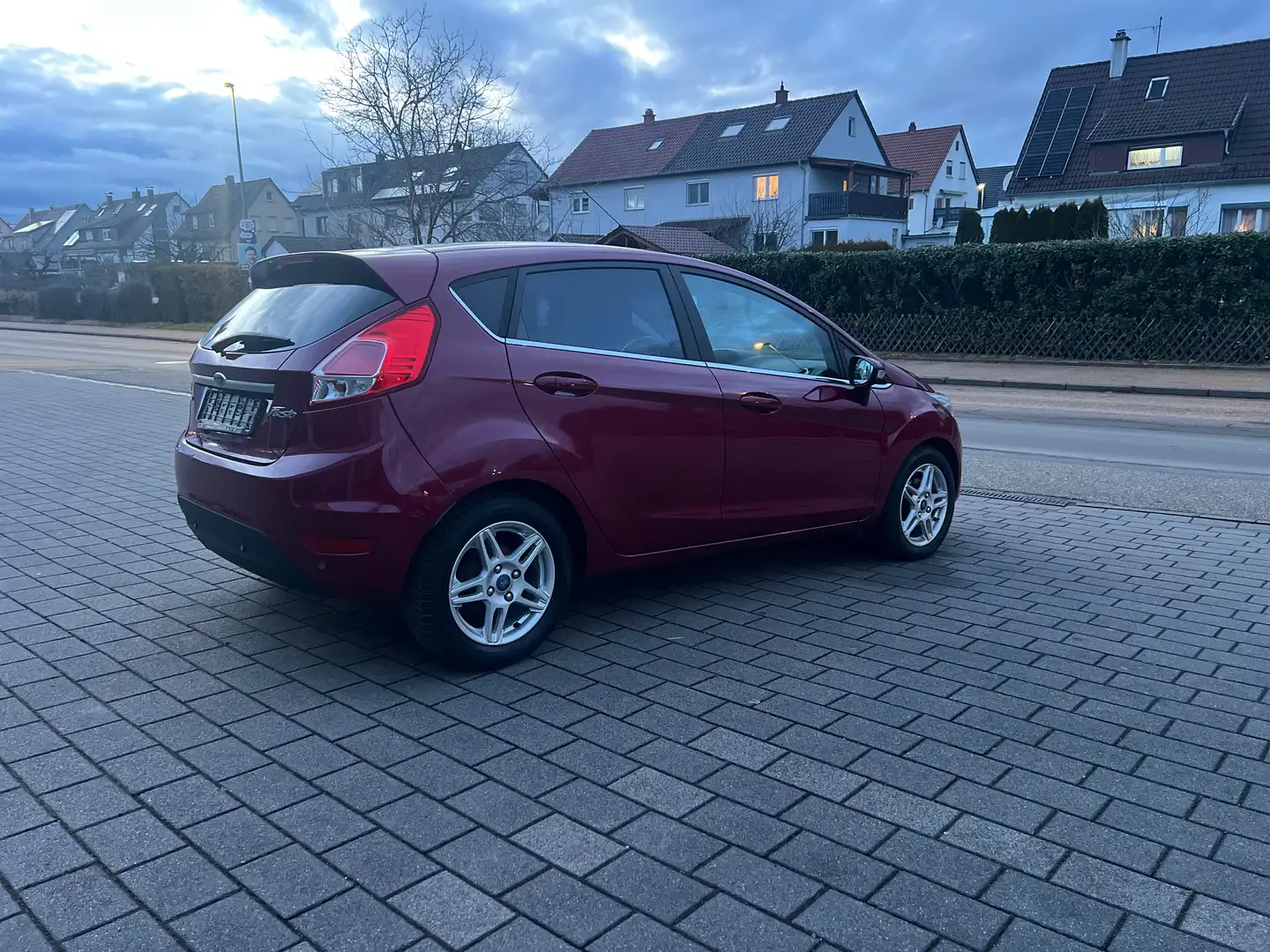 Ford Fiesta Titanium ** 2. Hand ** Tüv Neu ** Rot - 2