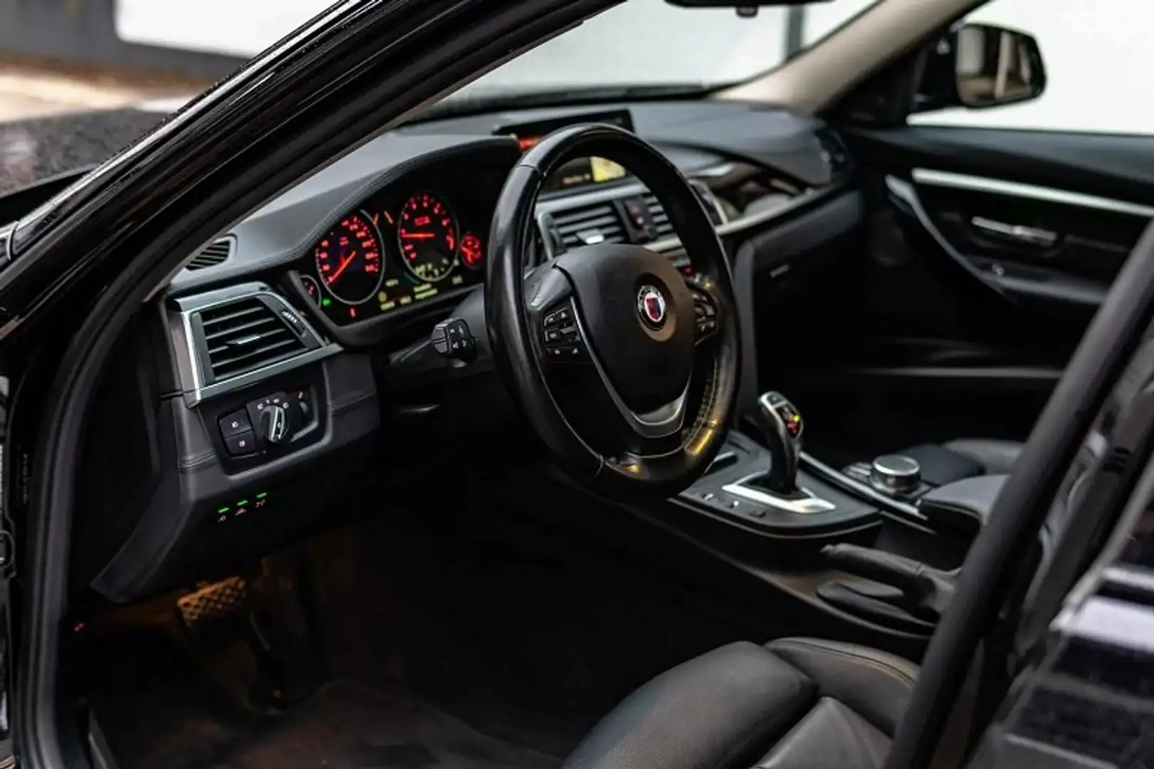 BMW 335 335i Touring Aut. Schwarz - 1