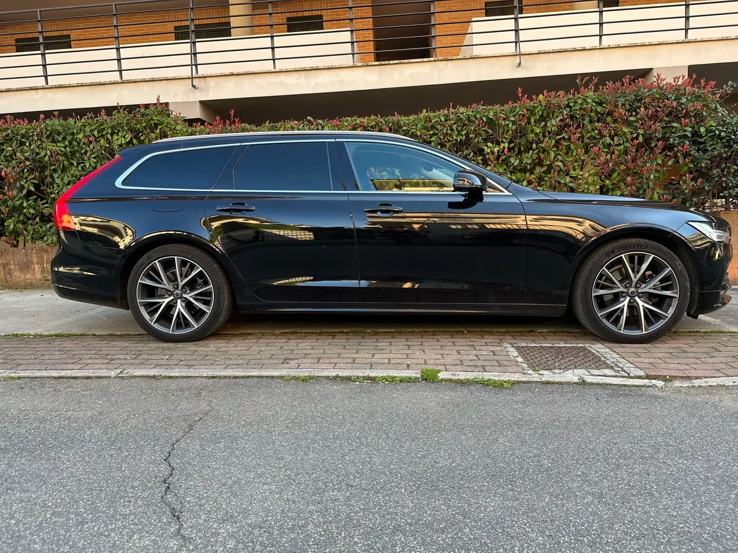 Volvo V90 2.0 d4 Momentum Business Plus geartronic my19 Nero - 1