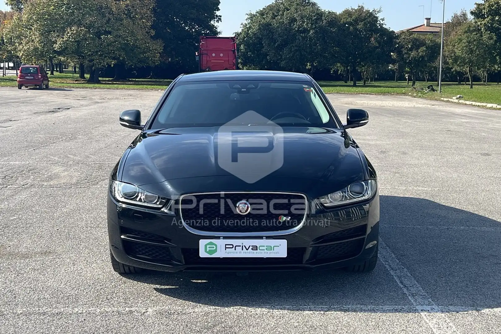 Jaguar XE XE 2.0 D Turbo 180 CV AWD aut. Portfolio Nero - 2