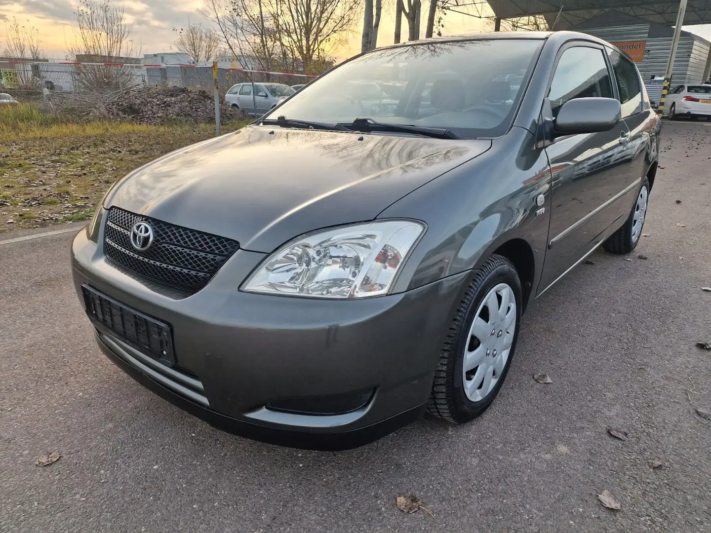 Toyota Corolla 1.4 Compact Grau - 2