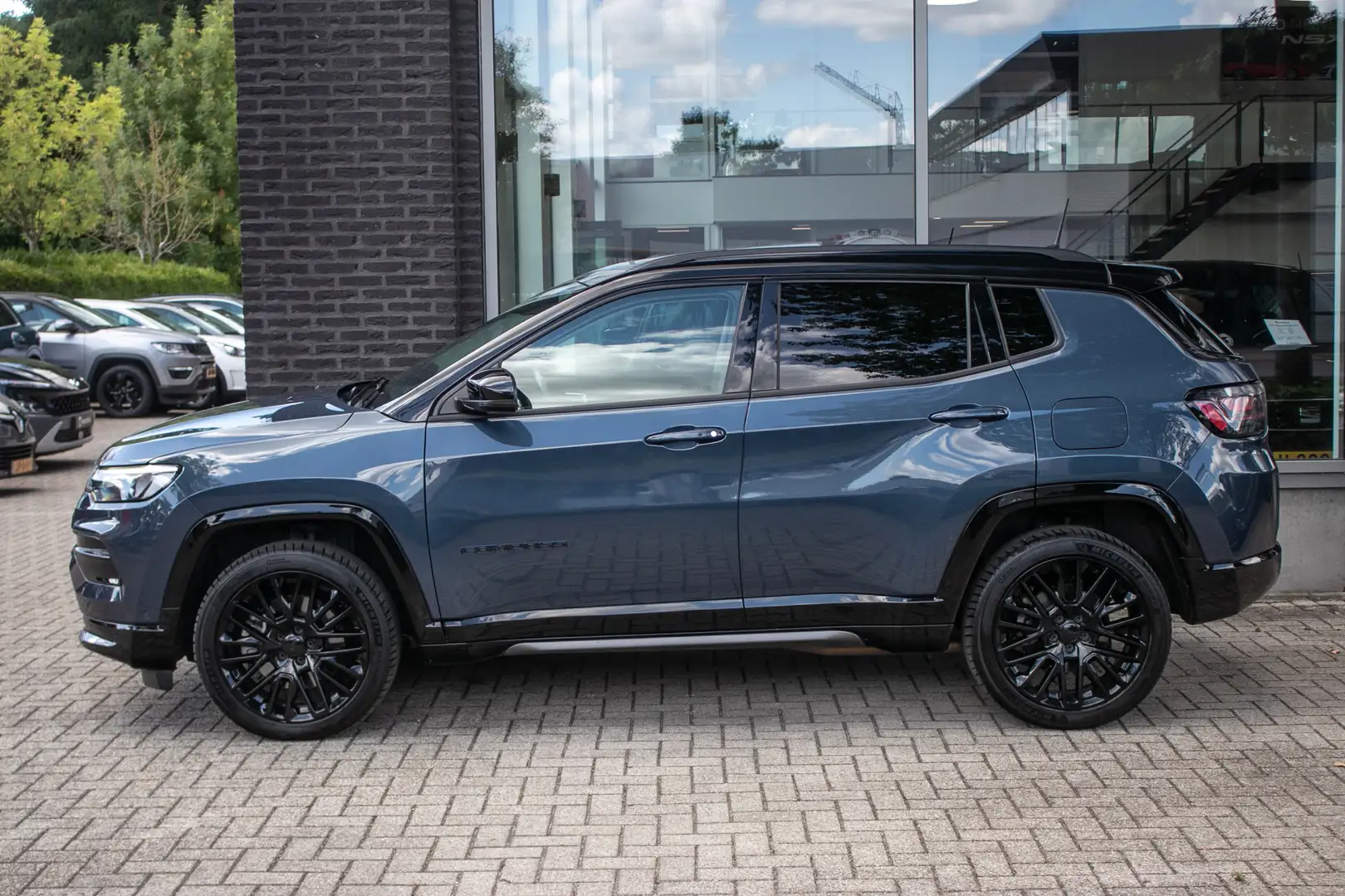 Jeep Compass 4xe 240 Plug-in Hybrid Electric S - All-inrijklrpr Blauw - 2