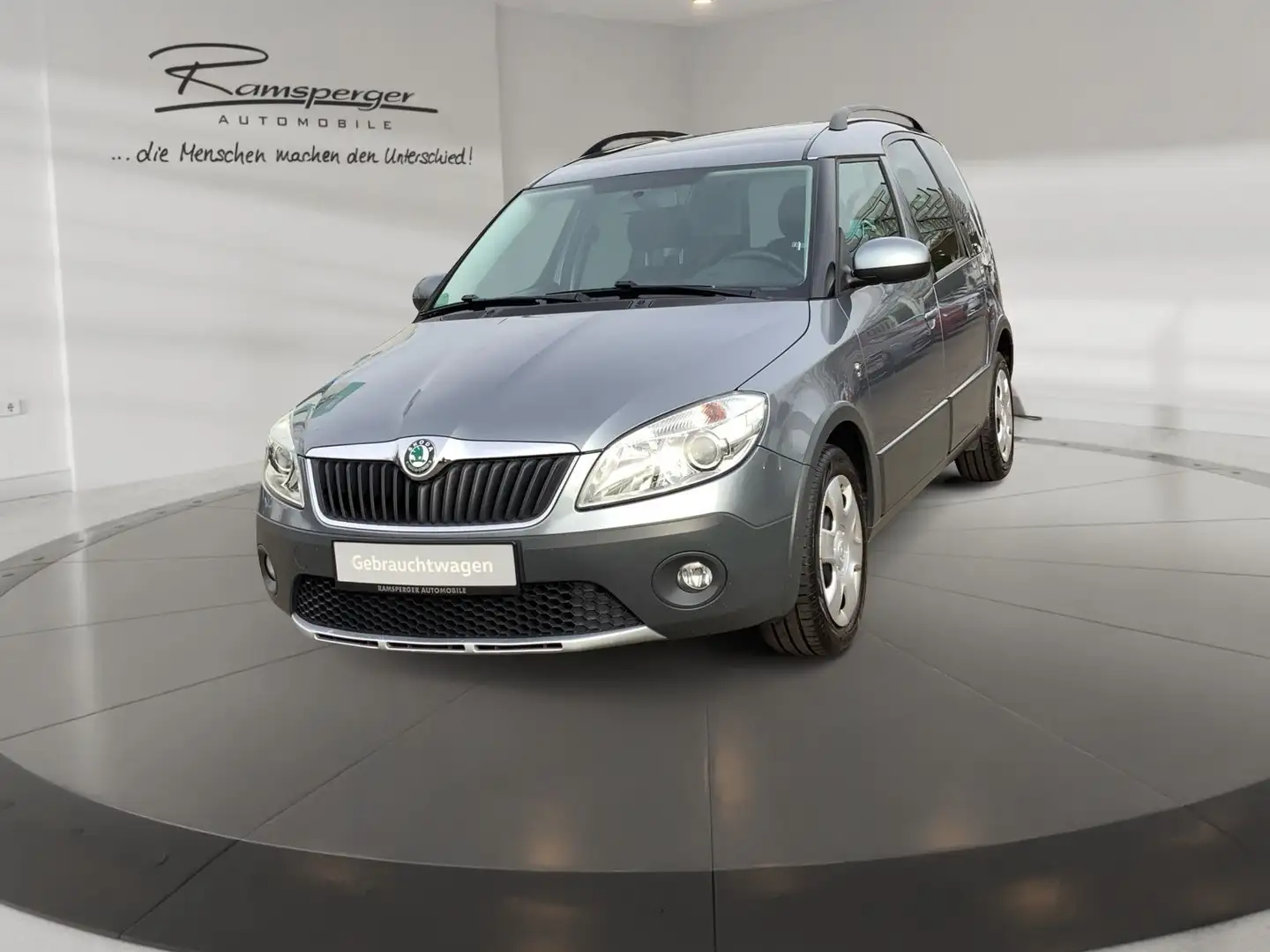Skoda Roomster 1.2 TSI Scout Pano Climatronic SHZ PDC Grau - 2