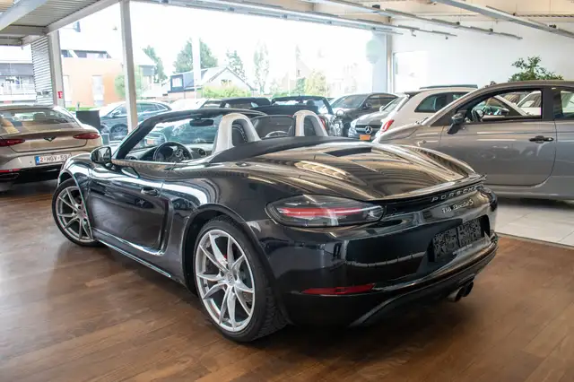 Porsche 718 Boxster view 5