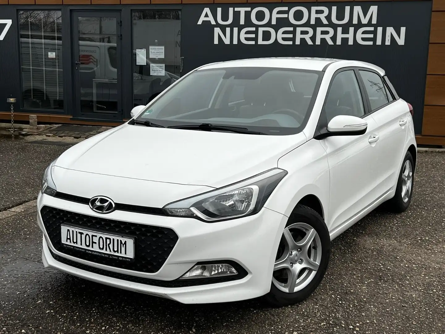 Hyundai i20 Sondermodell YES! *LENKRADHEIZUNG* Weiß - 1
