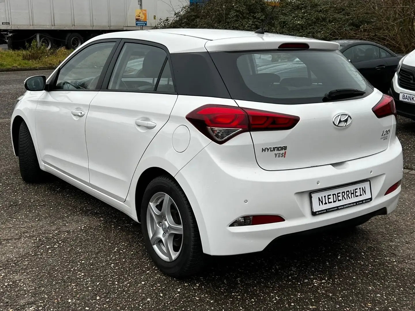 Hyundai i20 Sondermodell YES! *LENKRADHEIZUNG* Weiß - 2