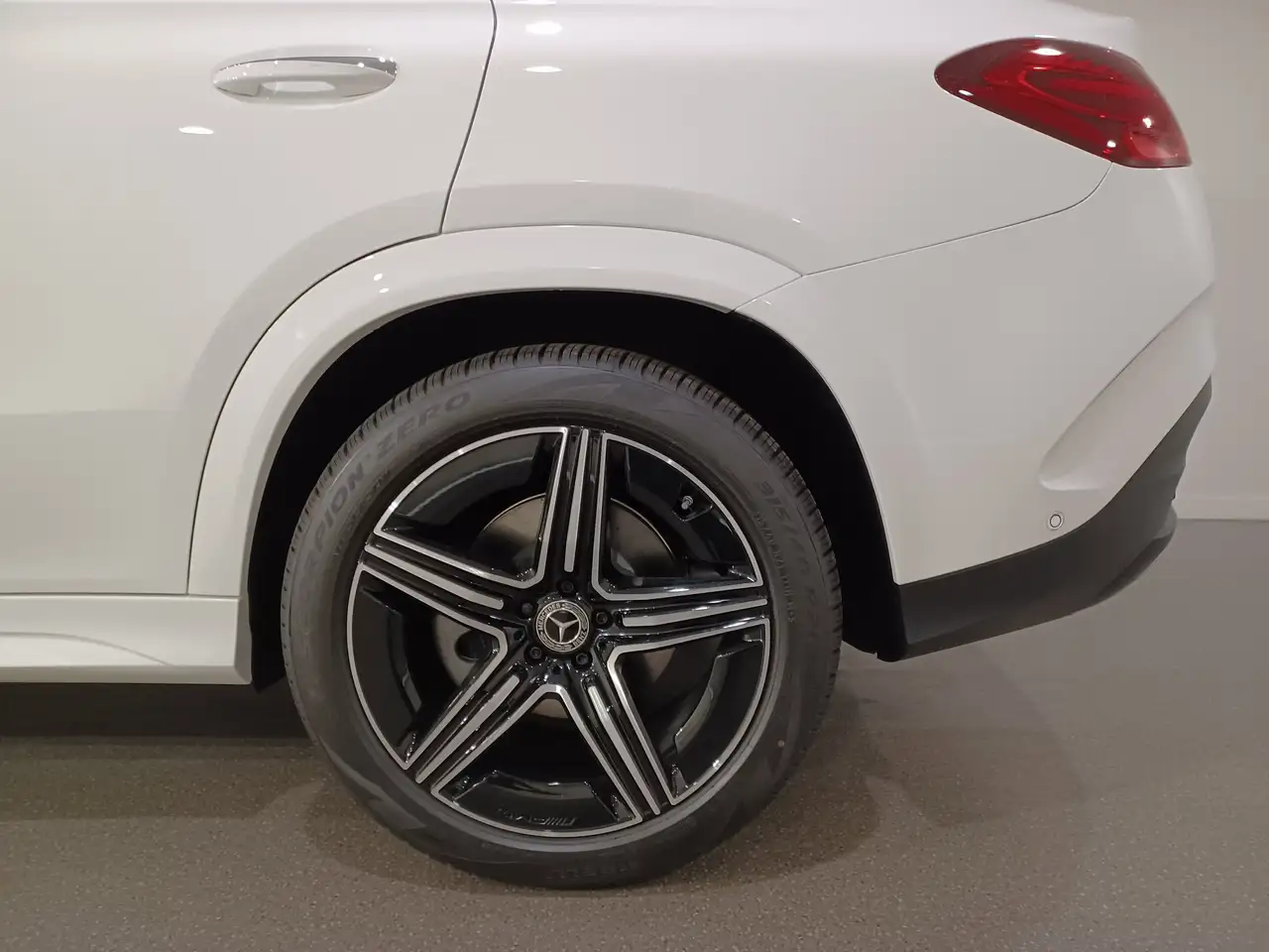 Mercedes-Benz GLE снимка Mercedes-Benz GLE