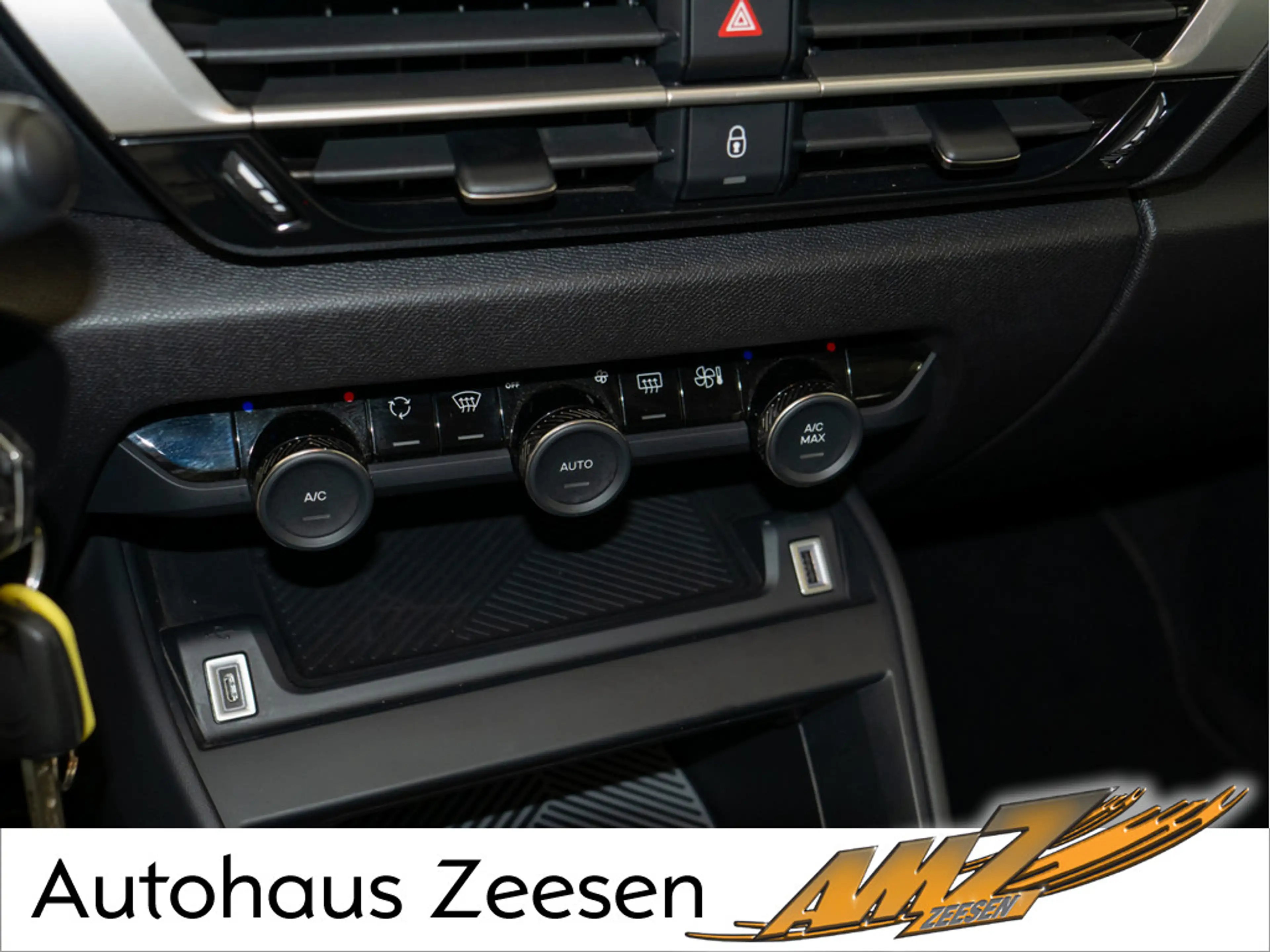 Citroen E-C4 Electric — photo 10