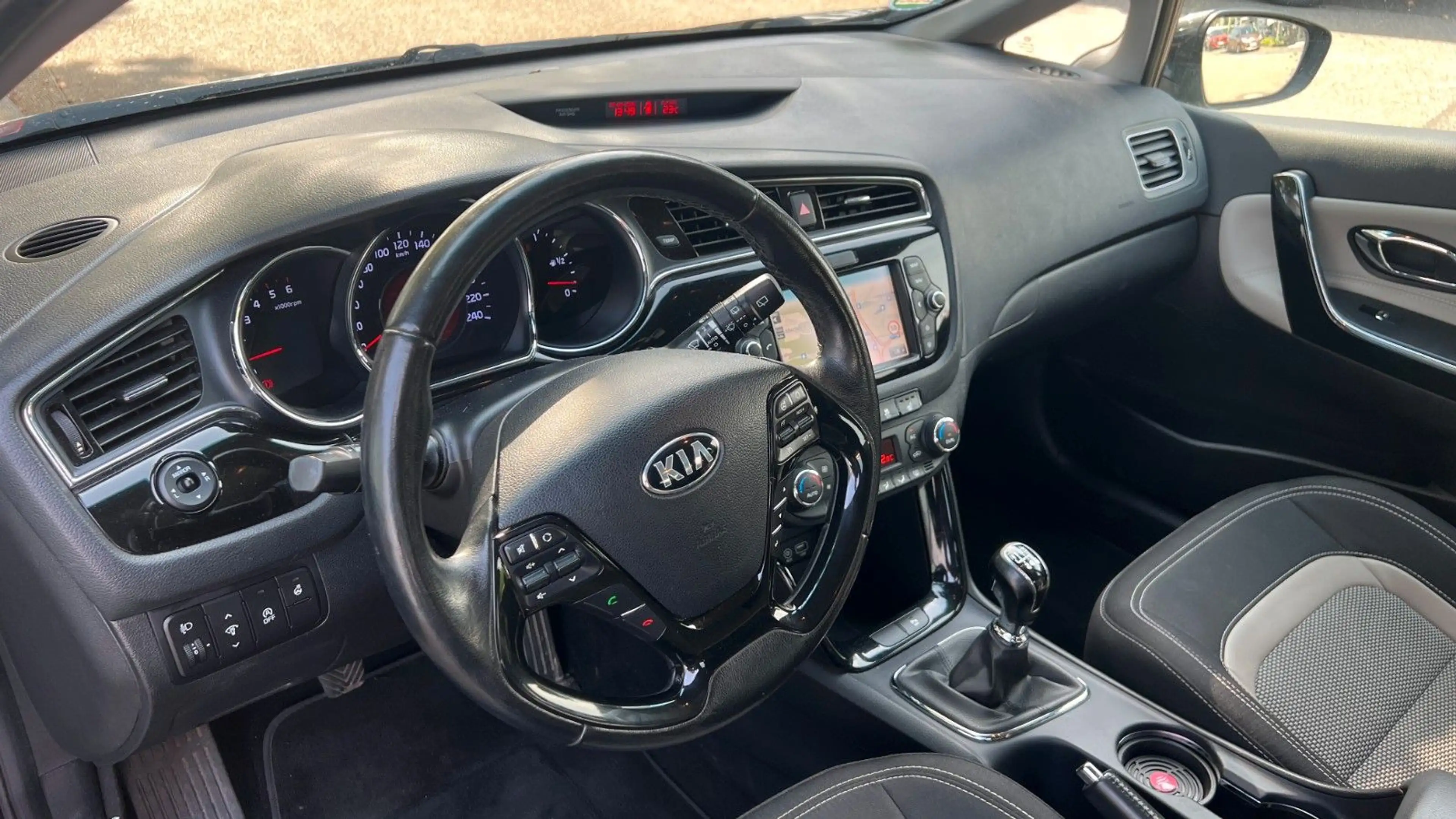 Kia Ceed / cee'd JD / Rückf. Kamera / gut gepflegt — photo 11