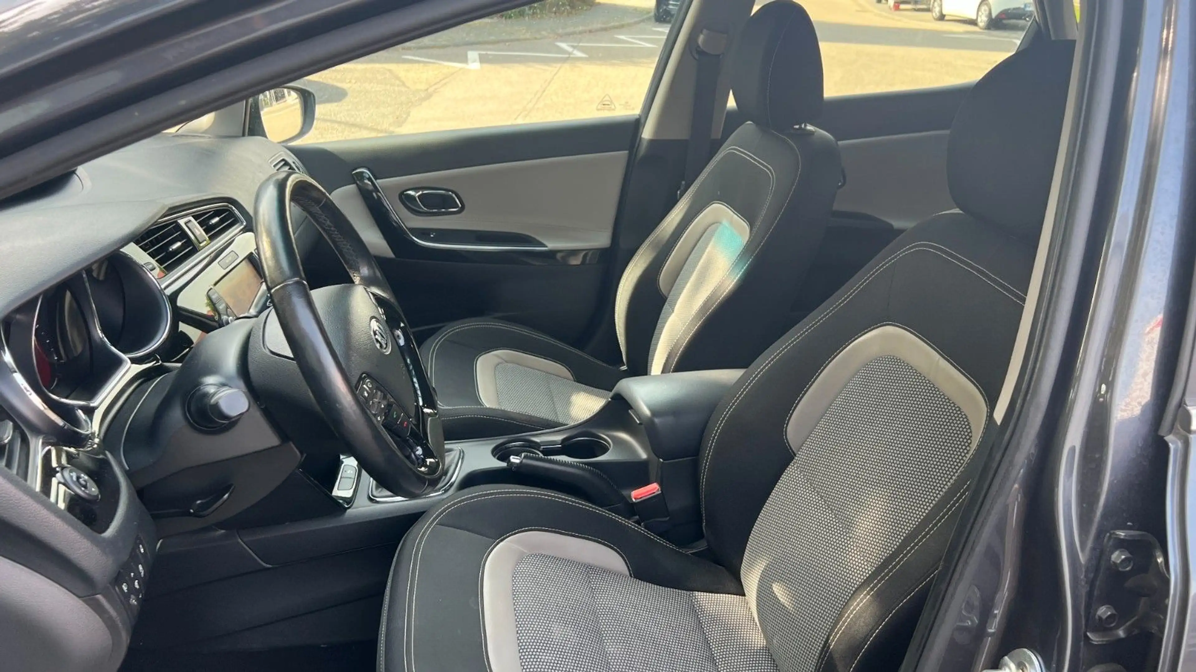 Kia Ceed / cee'd JD / Rückf. Kamera / gut gepflegt — photo 12