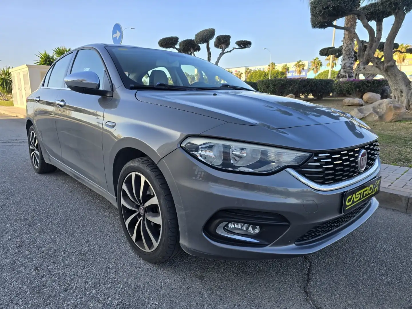 Fiat Tipo 1.4 Lounge Beige - 1