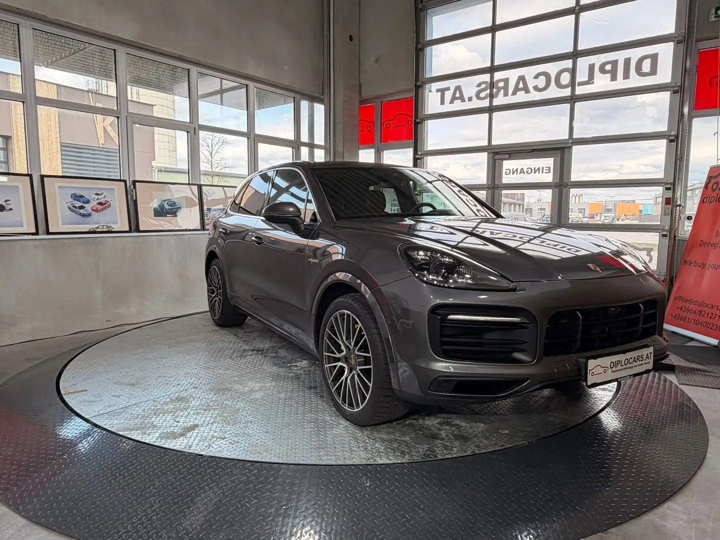 Porsche Cayenne E-Hybrid Grau - 1