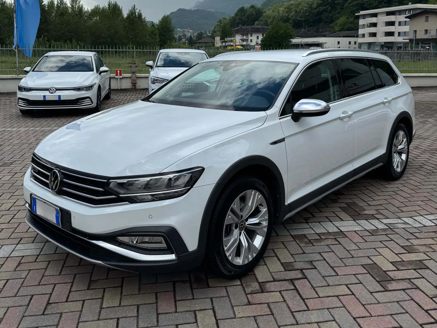 Volkswagen Passat Alltrack 2.0 TDI 200 Cv 4Motion DSG Wit - 1