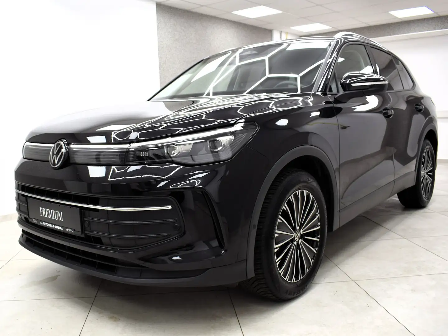 Volkswagen Tiguan 2.0 TDI DSG Life Design Navi RCam AHK LED Schwarz - 2