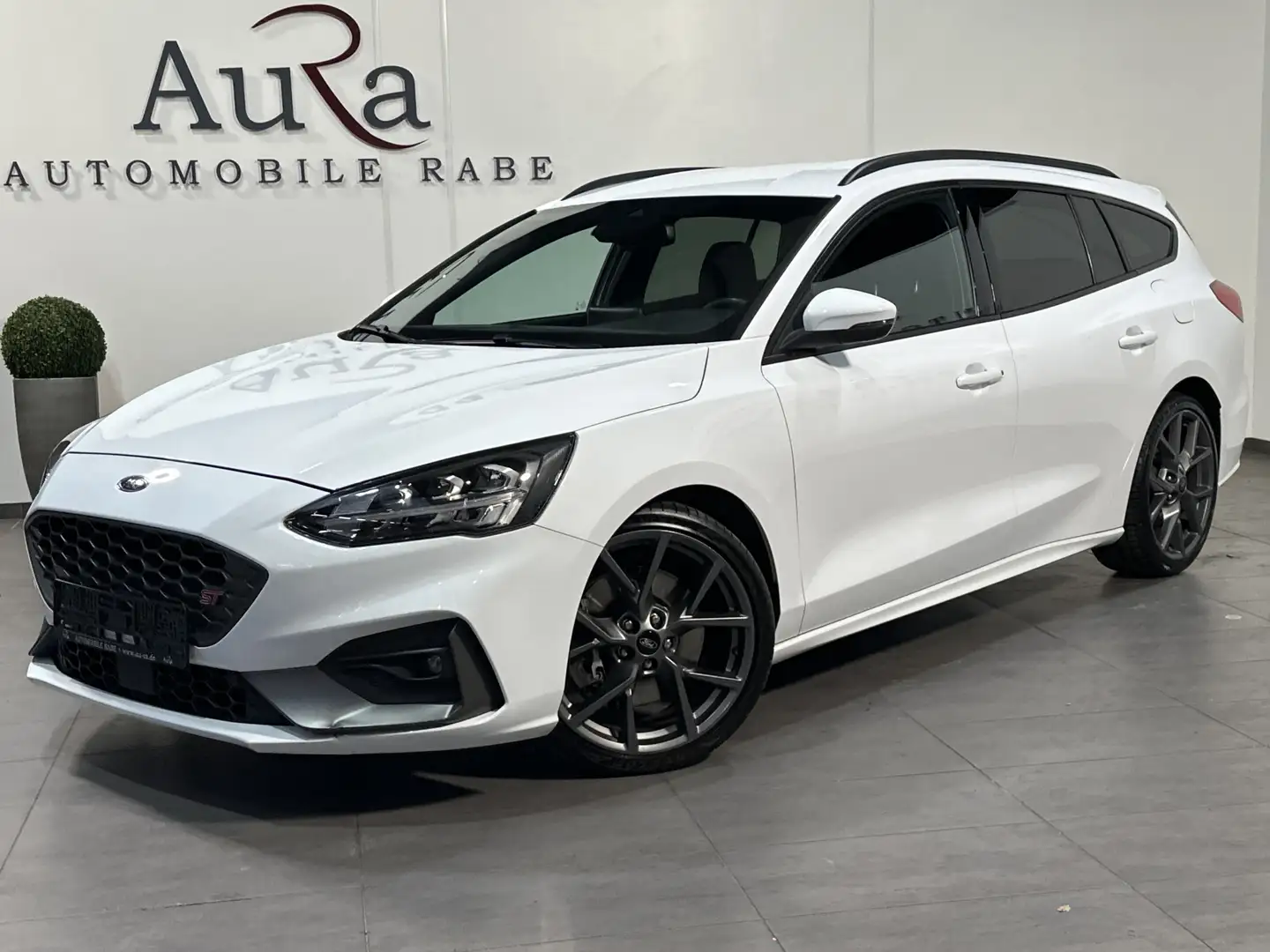 Ford Focus Turnier 2.0 EB ST NAV+LED+VCOCK+B&O+KAM+PP Bílá - 2