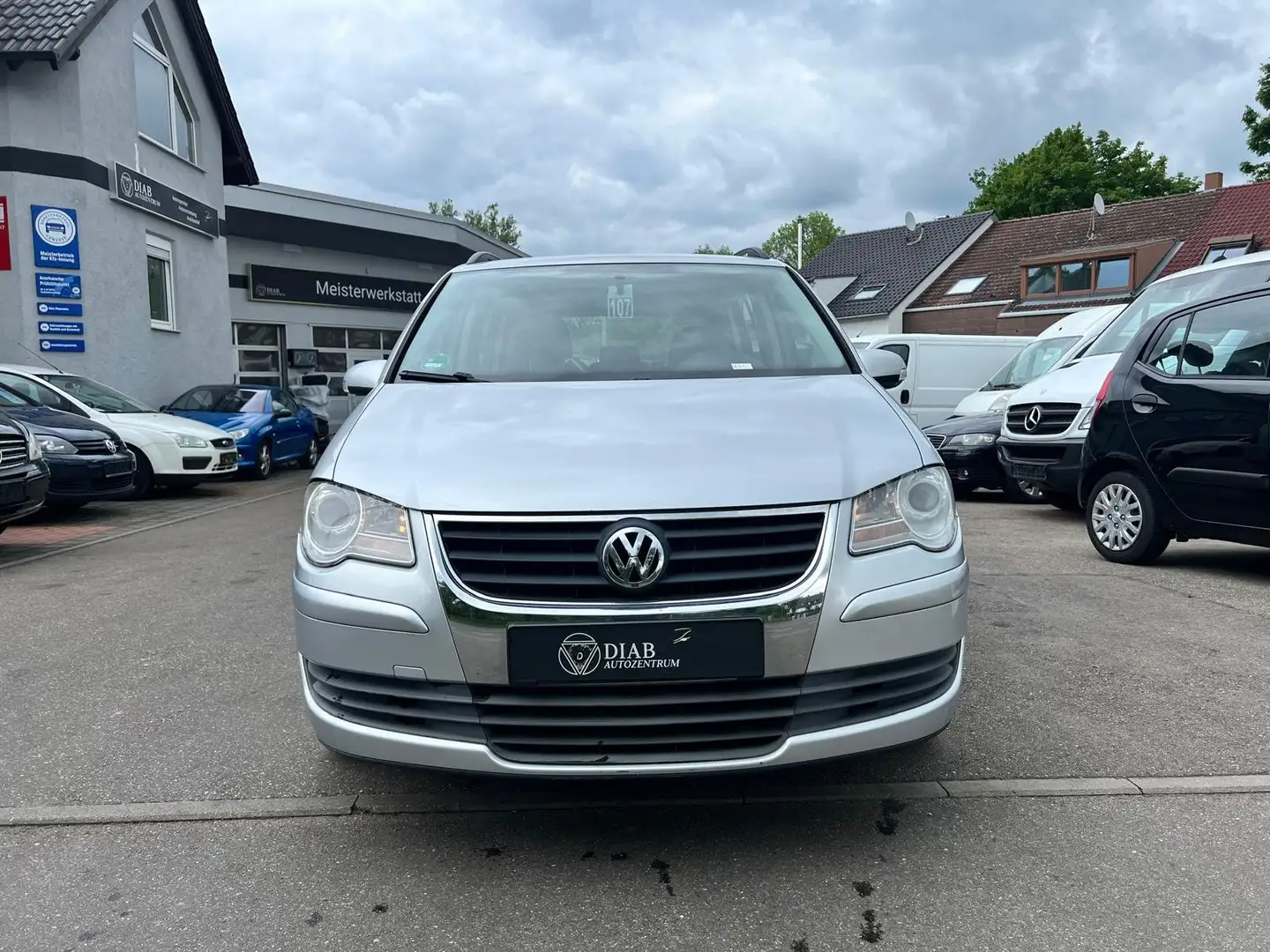 Volkswagen Touran Trendline EcoFuel Gris - 2