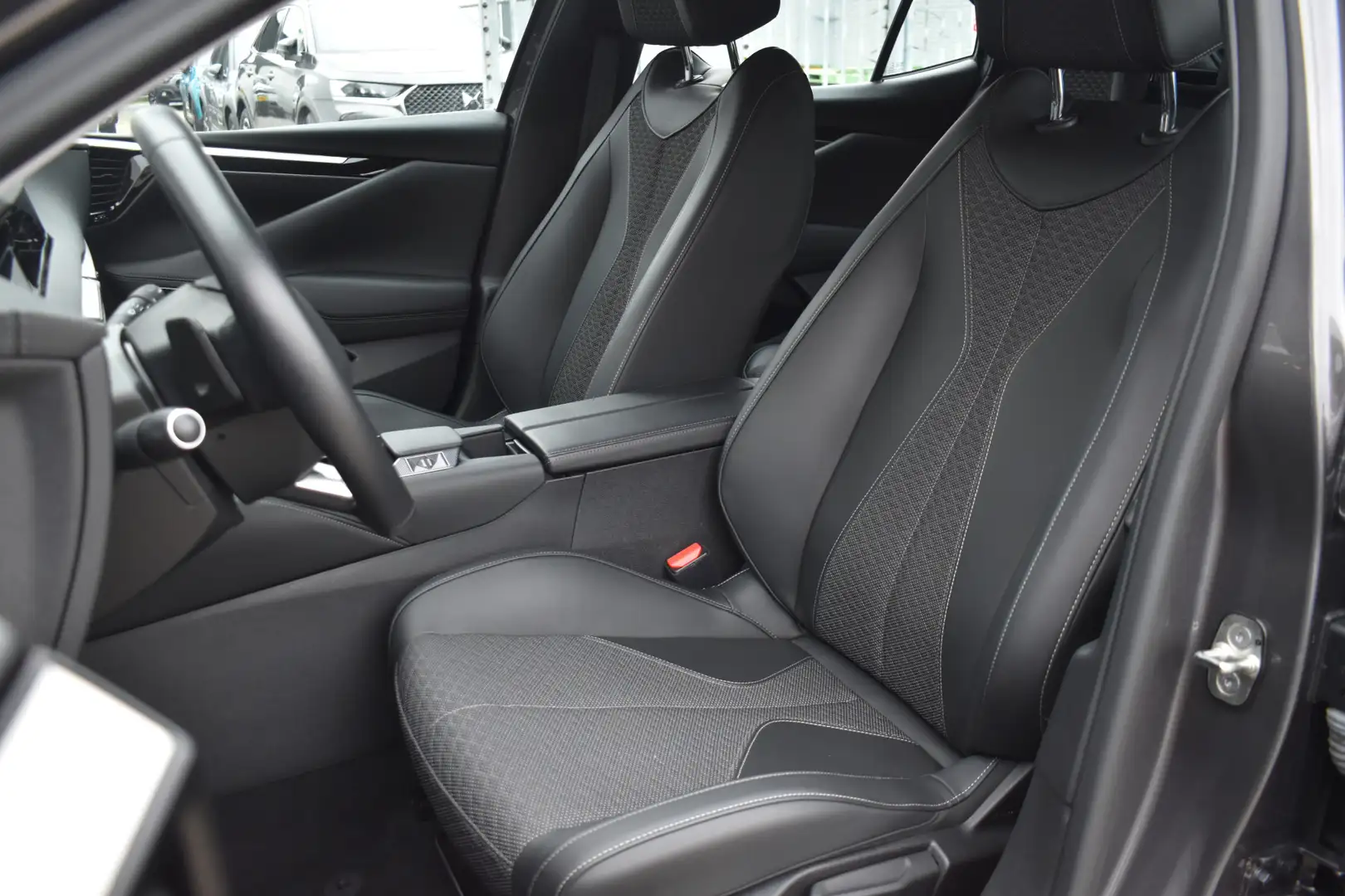 DS Automobiles DS 4 E-Tense Bastille Plug in Hybride 225 EAT8 Automaat Grau - 2