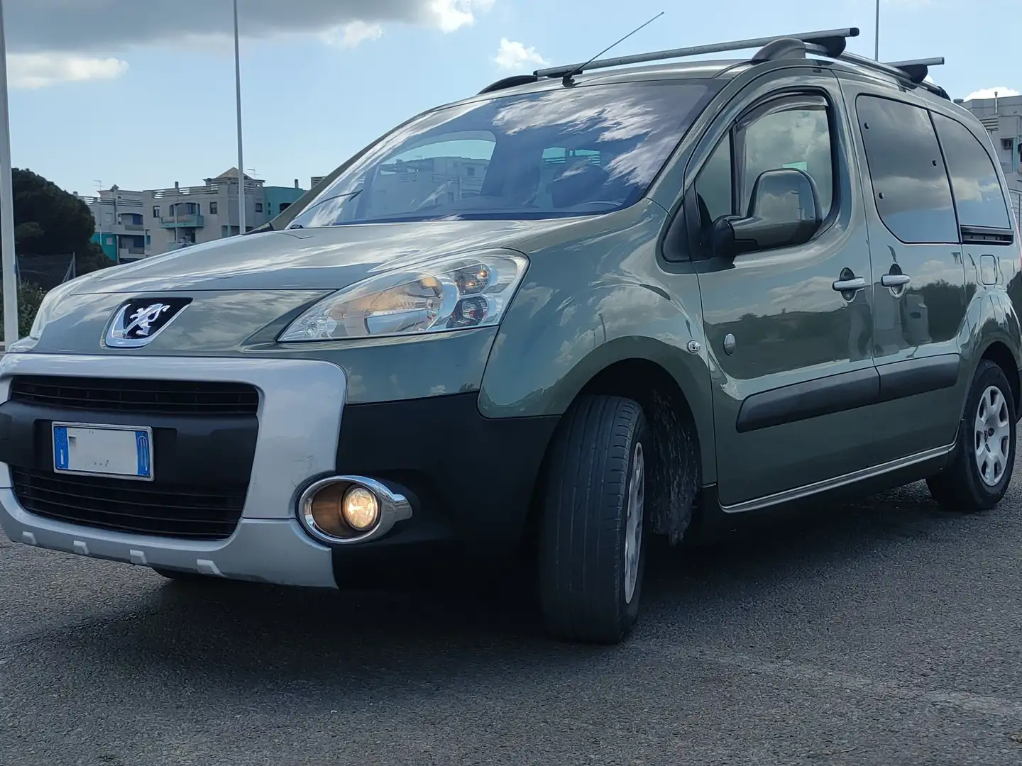 Peugeot Partner Partner Tepee 2008 Tepee 1.6 hdi Outdoor 112cv E5 Verde - 1