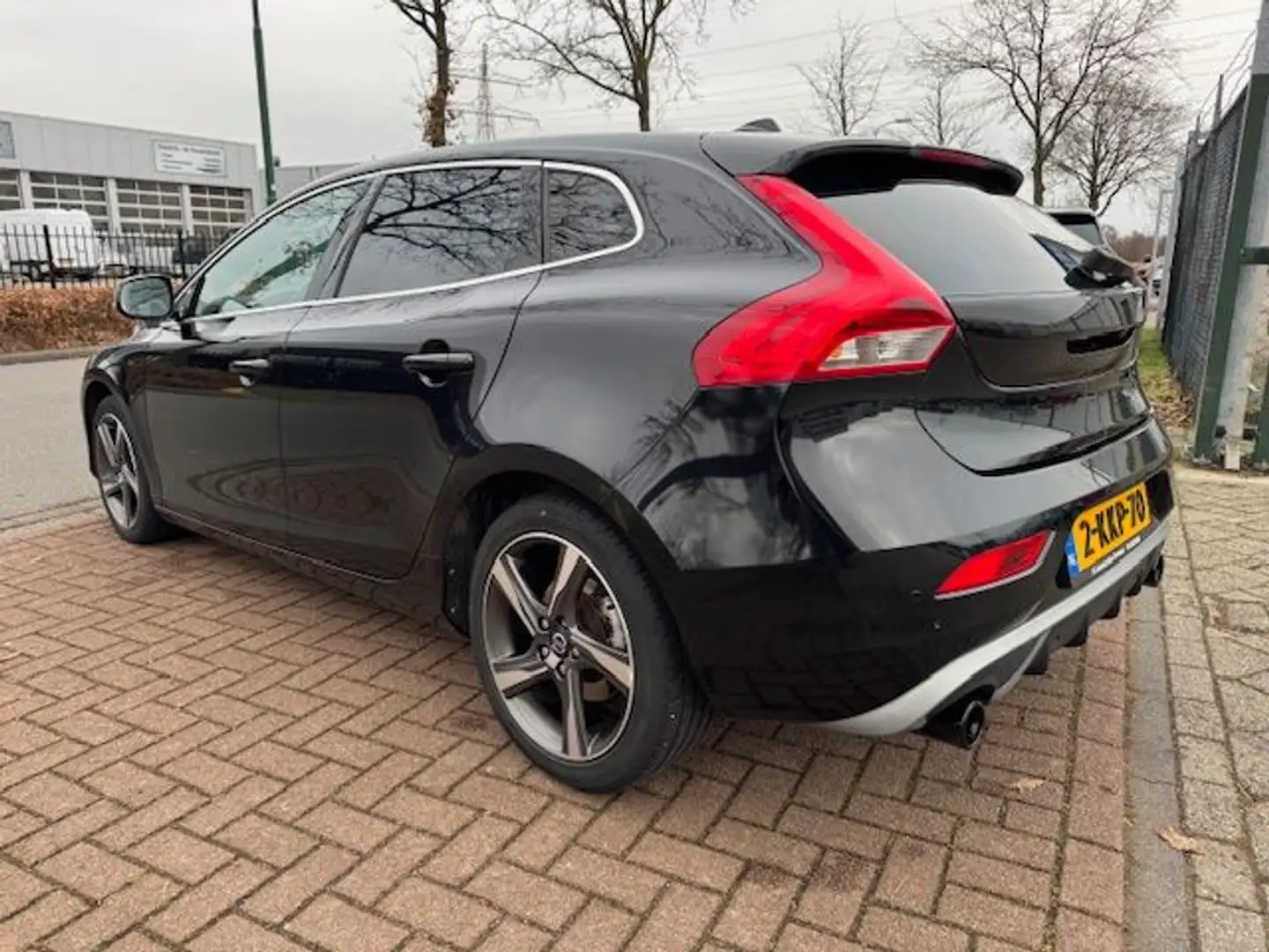 Volvo V40 1.6 T3 R-Design Airco/ECC,Navigatie,Camera,Half le Schwarz - 2