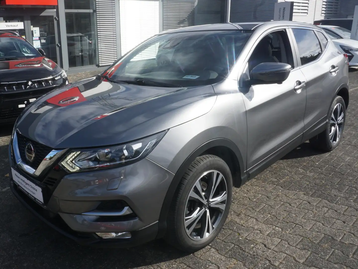 Nissan Qashqai Qashqai 1.2 DIG-T N-Connecta*AHK*SHZ*FSH* Grijs - 1