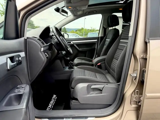 Volkswagen Touran view 9