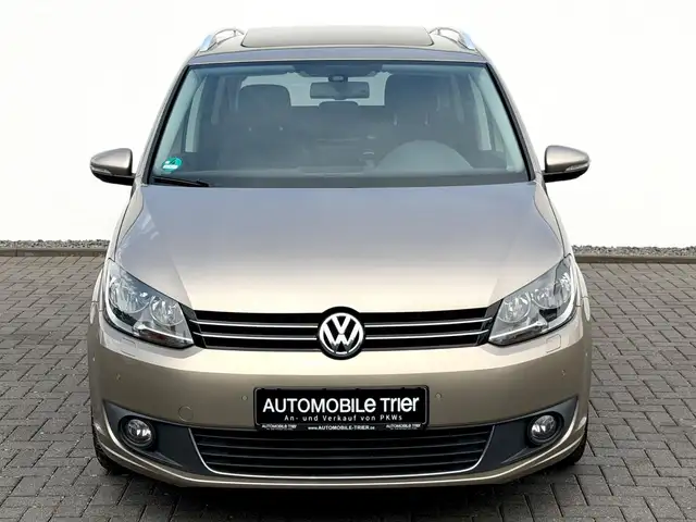 Volkswagen Touran view 2
