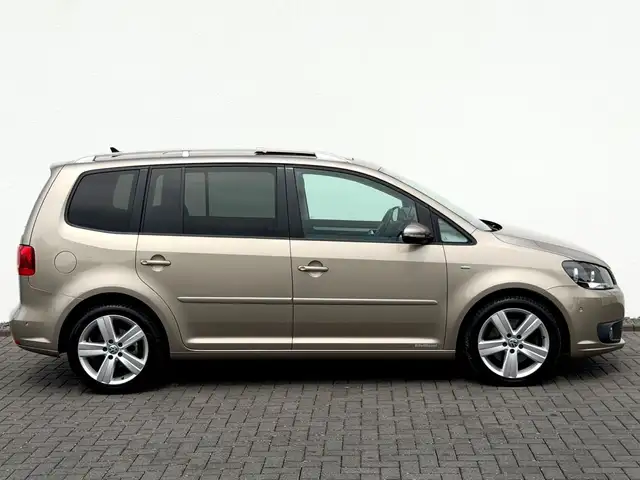 Volkswagen Touran view 4