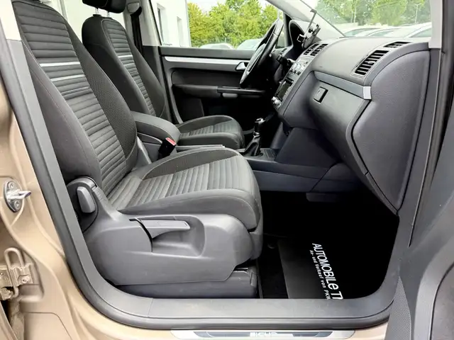 Volkswagen Touran view 12