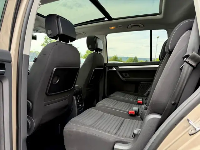 Volkswagen Touran view 13