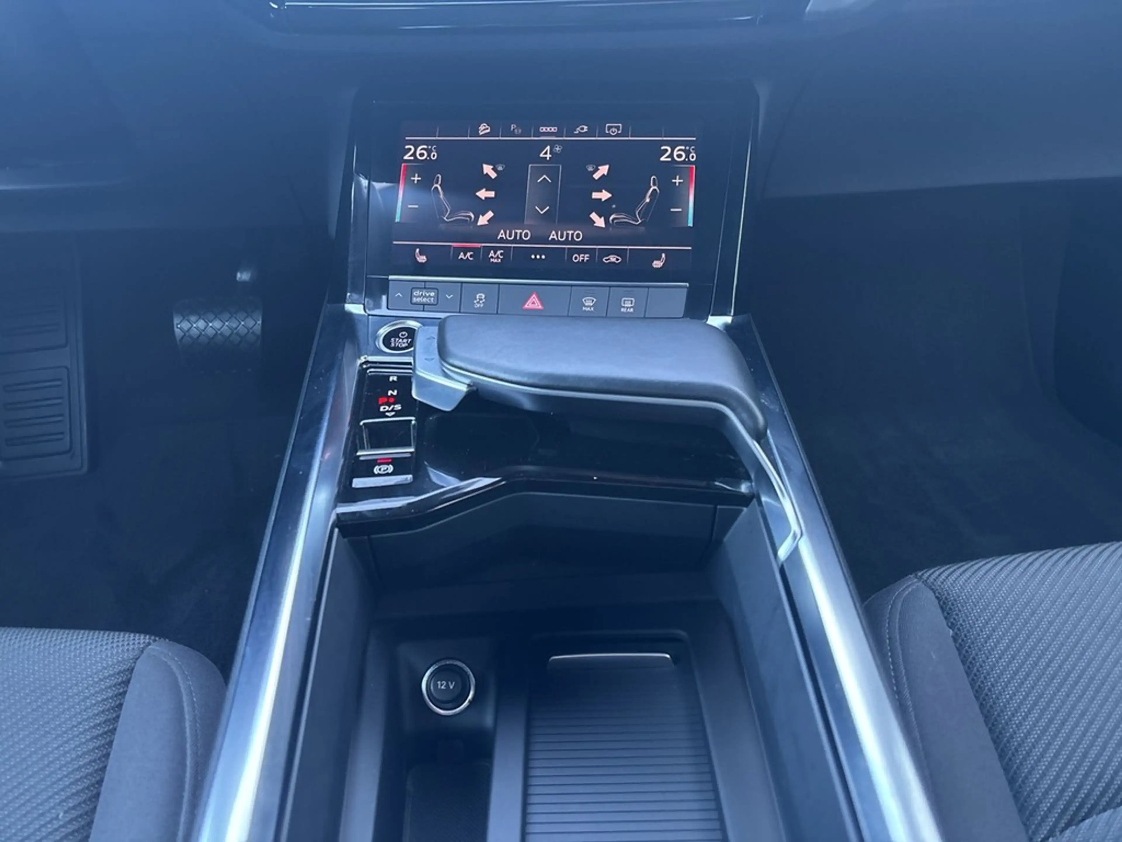Audi Q8 e-tron advanced 55 quattro *SOH99%*Matrix*AHK — photo 10