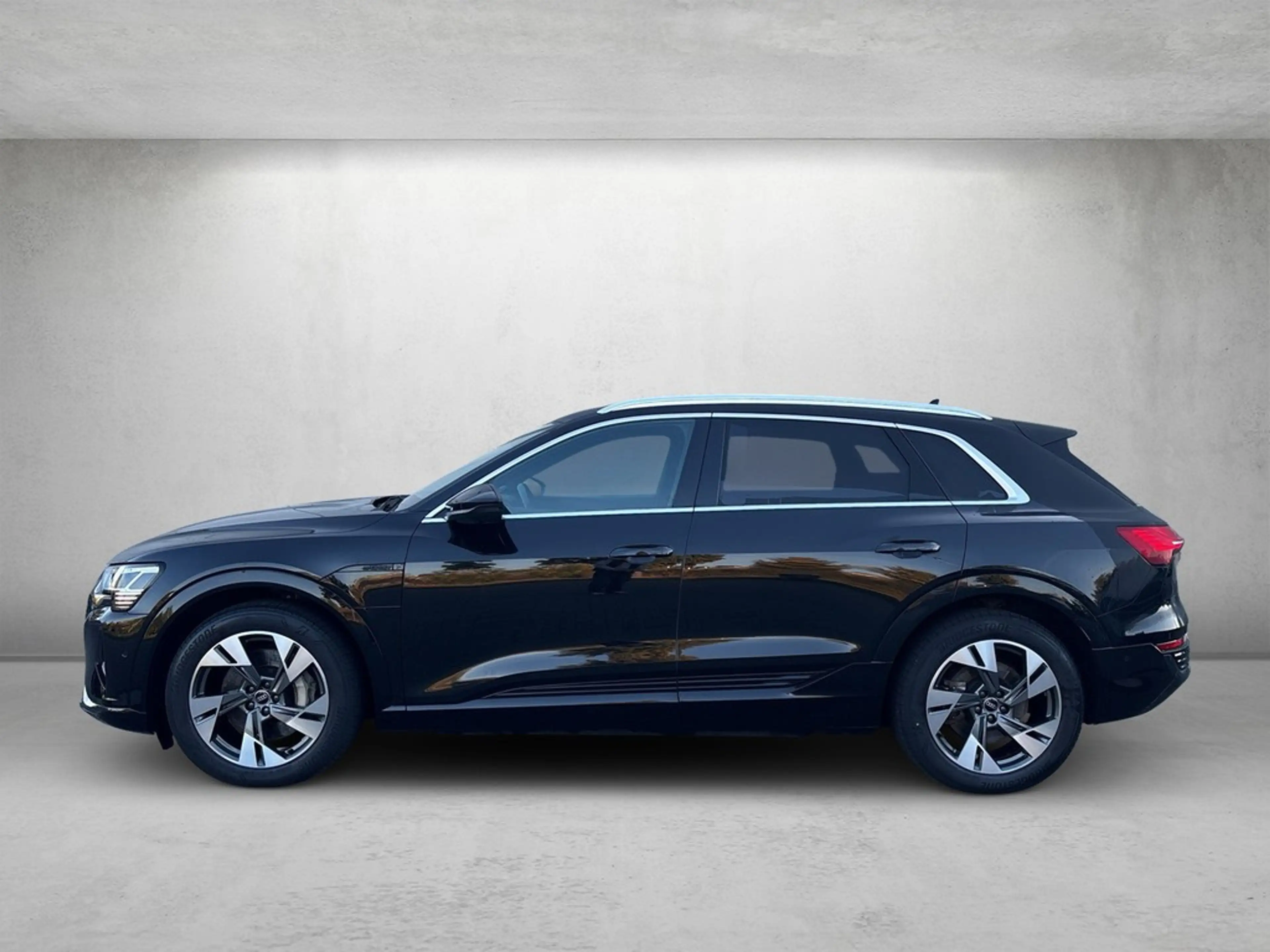 Audi Q8 e-tron advanced 55 quattro *SOH99%*Matrix*AHK — photo 3