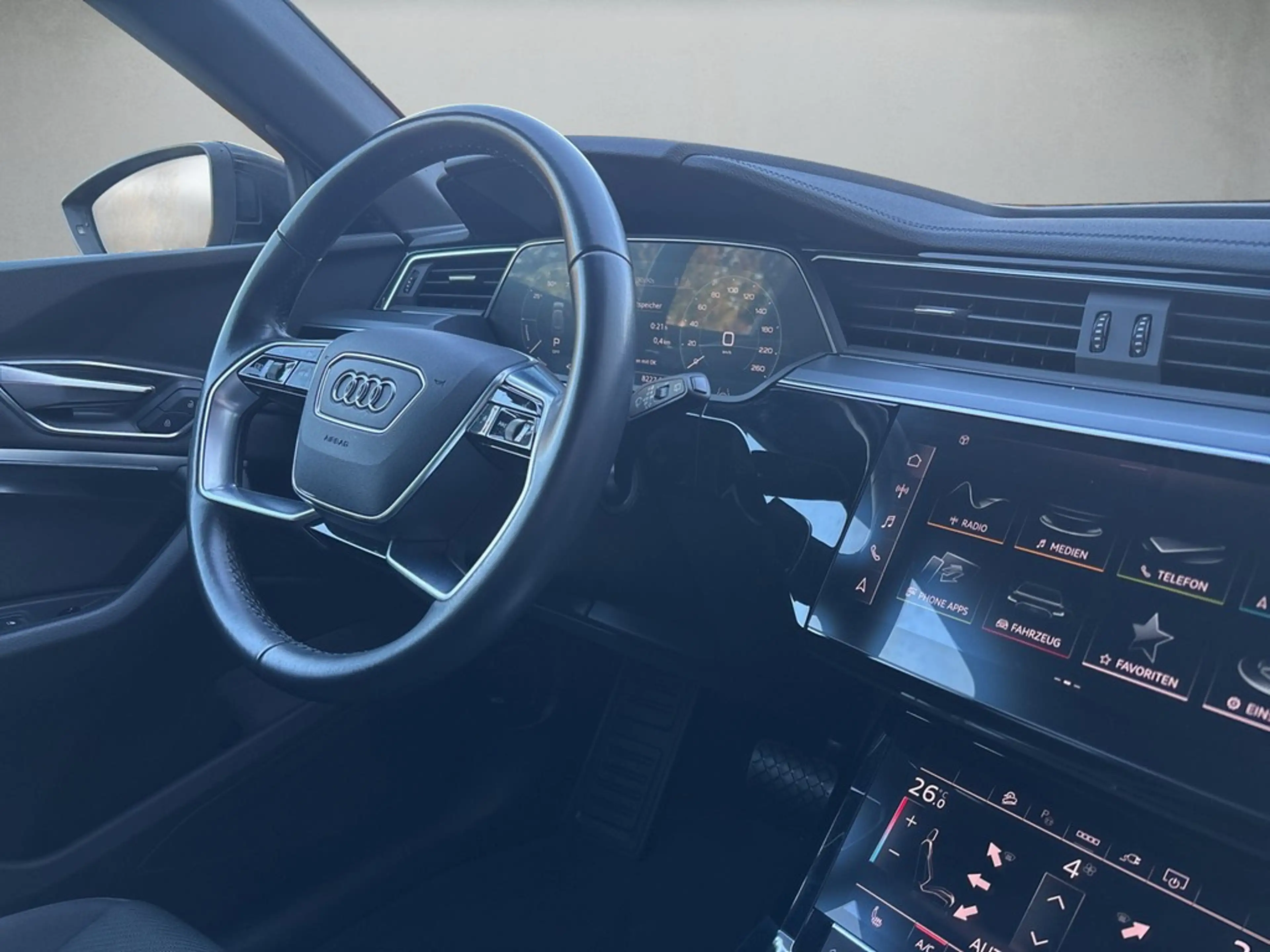 Audi Q8 e-tron advanced 55 quattro *SOH99%*Matrix*AHK — photo 8