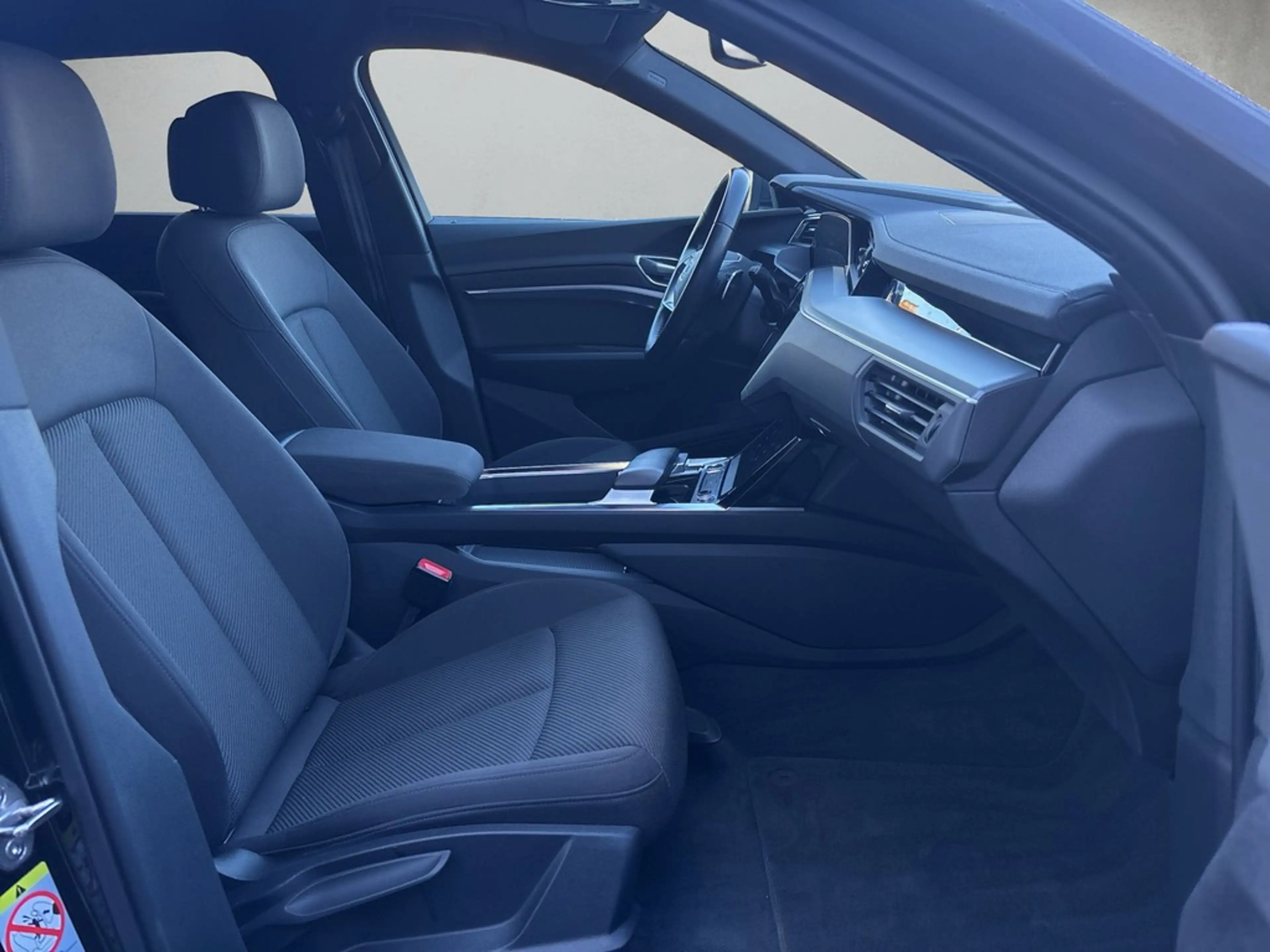 Audi Q8 e-tron advanced 55 quattro *SOH99%*Matrix*AHK — photo 14