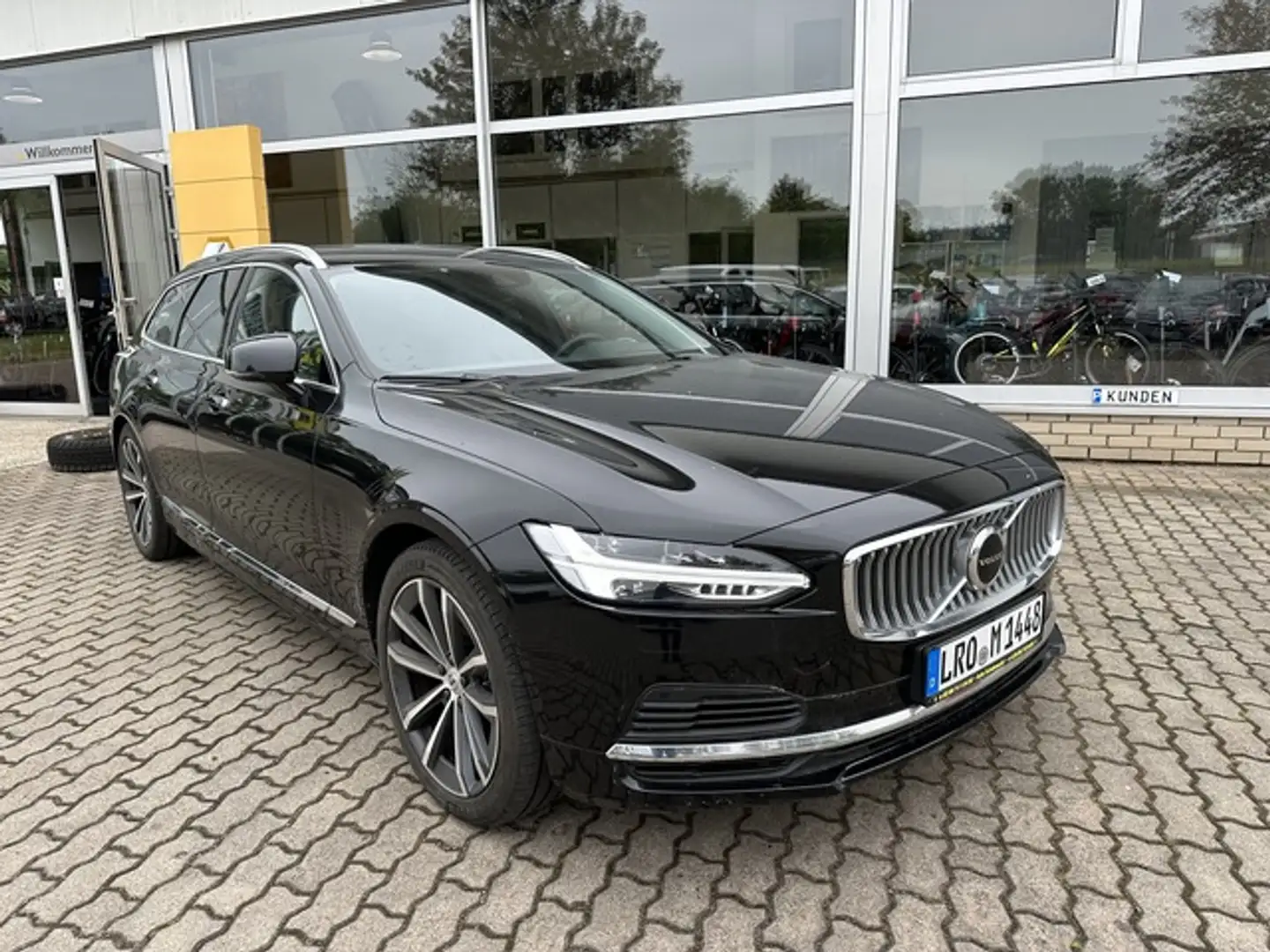 Volvo V90 Recharge Plug-In Hybrid Inscription AWD Schwarz - 1