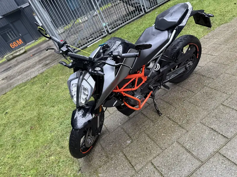 KTM 125 Duke - foto 2