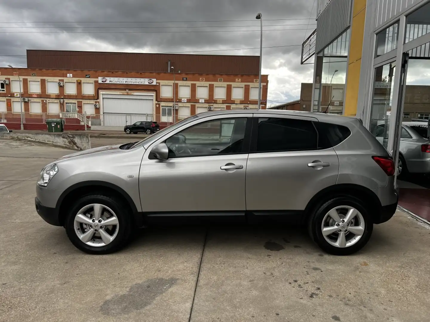 Nissan Qashqai 1.5dCi Acenta 4x2 Plateado - 1